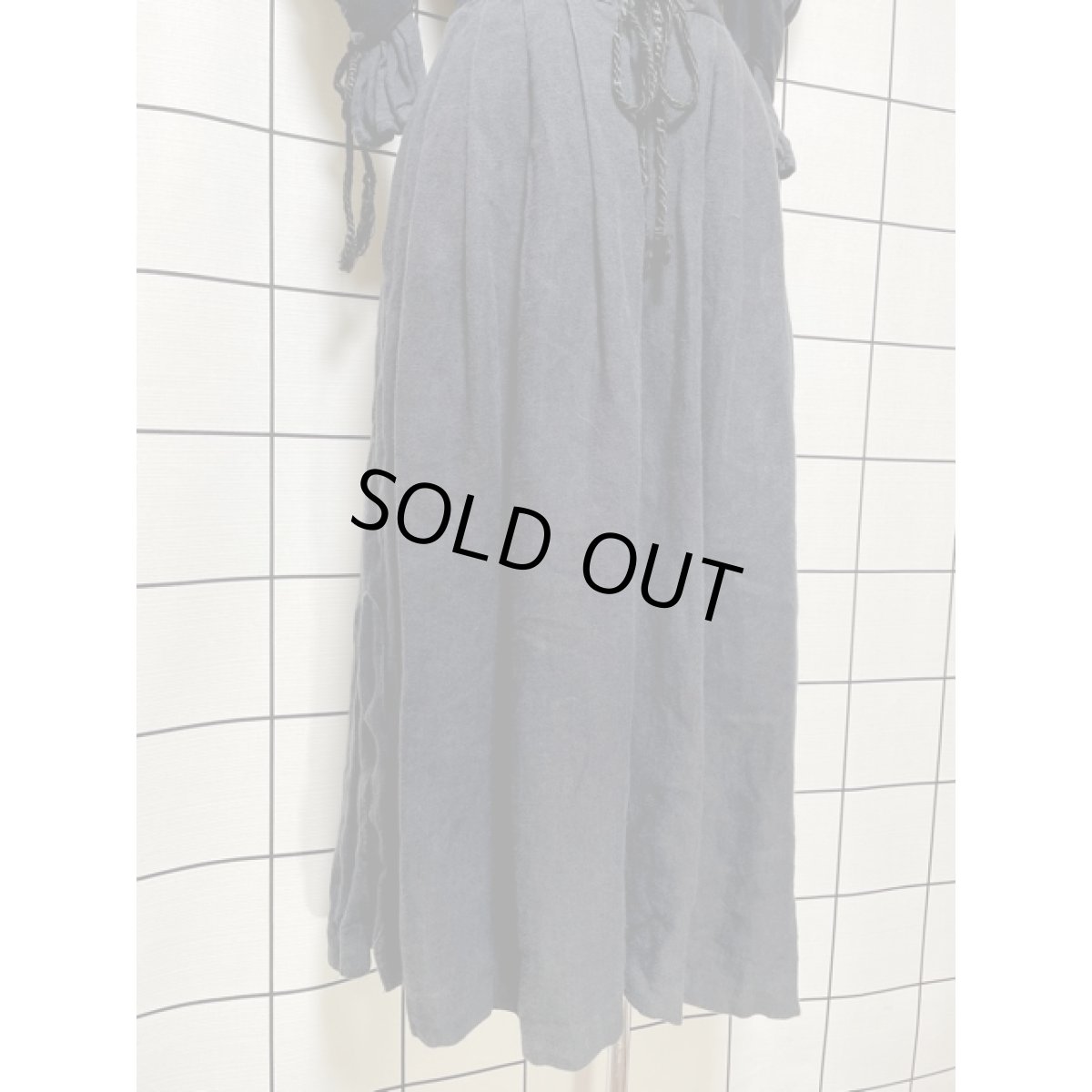 画像9: リネン ブラック リボン 袖あり クラシカル フォークロア ヨーロッパ古着 ディアンドル チロルワンピース ドイツ民族衣装 仮装 舞台 演劇 演奏会 ドレス フォークダンス オクトーバーフェスト【V8030】 (9)