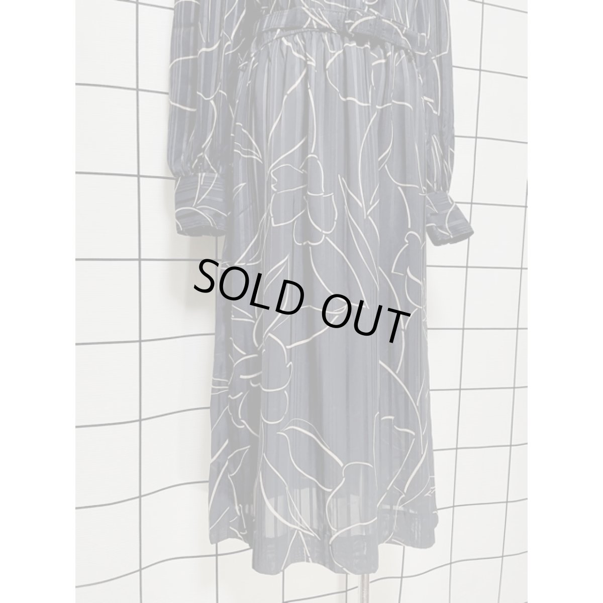 画像9: ベルトセット ストライプ アート柄 スタンドカラー ブラック ベージュ 長袖 レトロ USA古着 ヴィンテージワンピース【V8045】 (9)