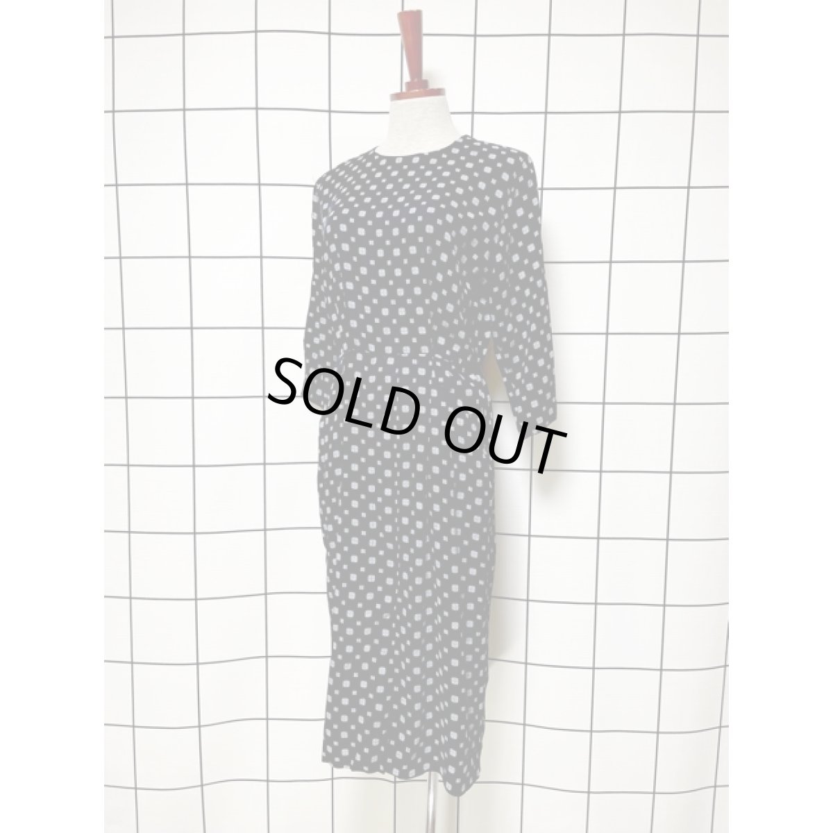 画像2: レトロ柄 ウエストゴム ブラック ホワイト 長袖 レトロ USA古着 ヴィンテージワンピース【8052】 (2)