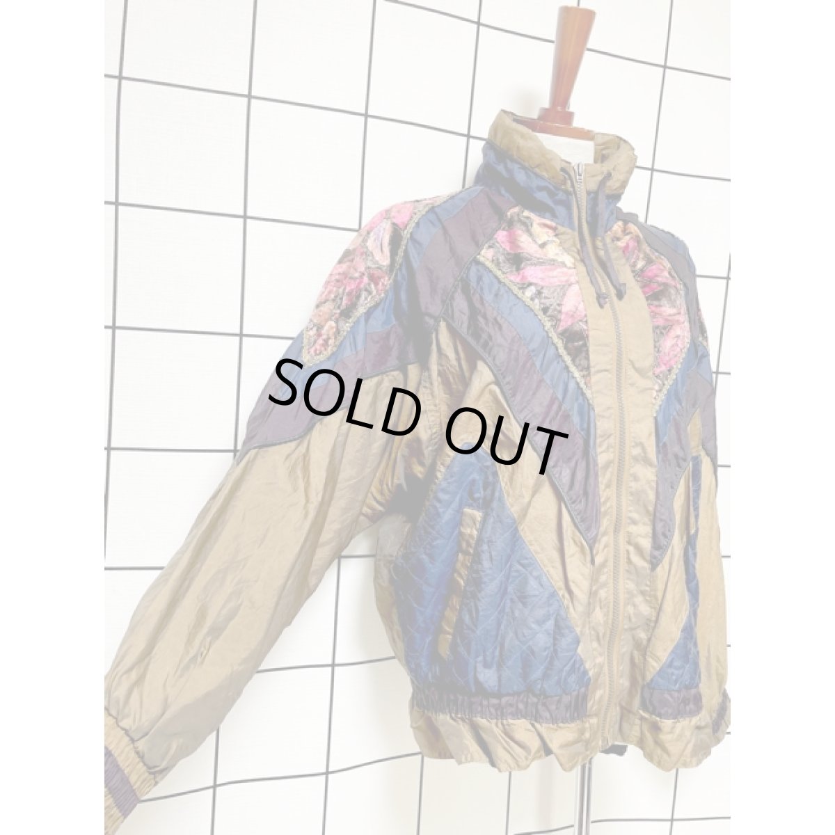 画像4: 落ち着いた配色 ジップアップ USA古着 ブルゾン ジャンパー ヴィンテージナイロンジャケット【V8059】 (4)