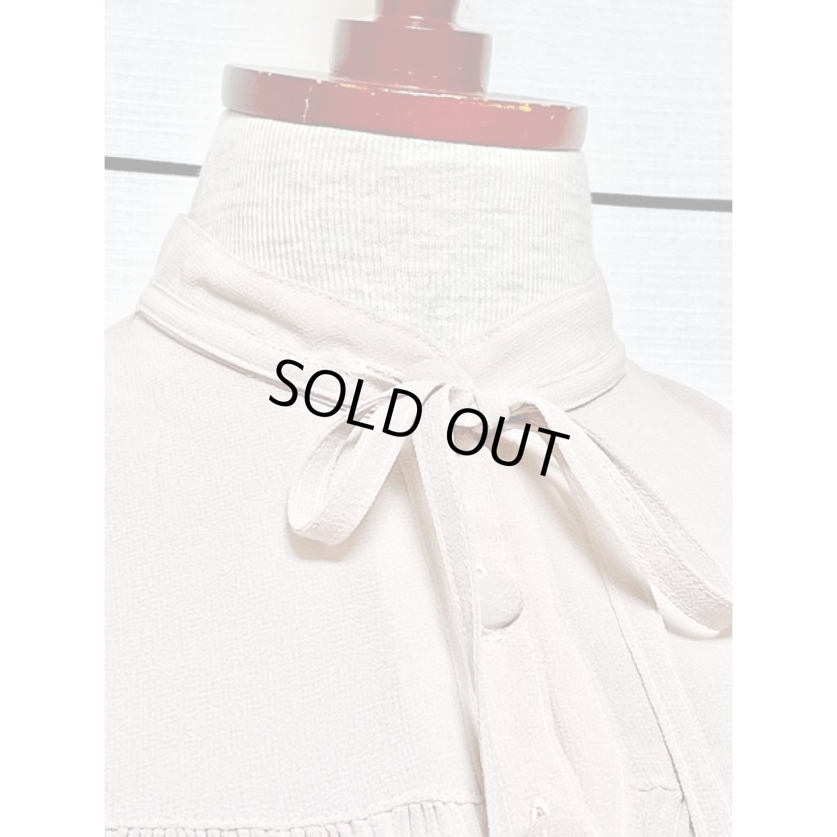 画像9: 首元リボン プリーツ 上品 クラシカル 70年代 昭和レトロ 国産古着 レトロヴィンテージドレス【8086】 (9)