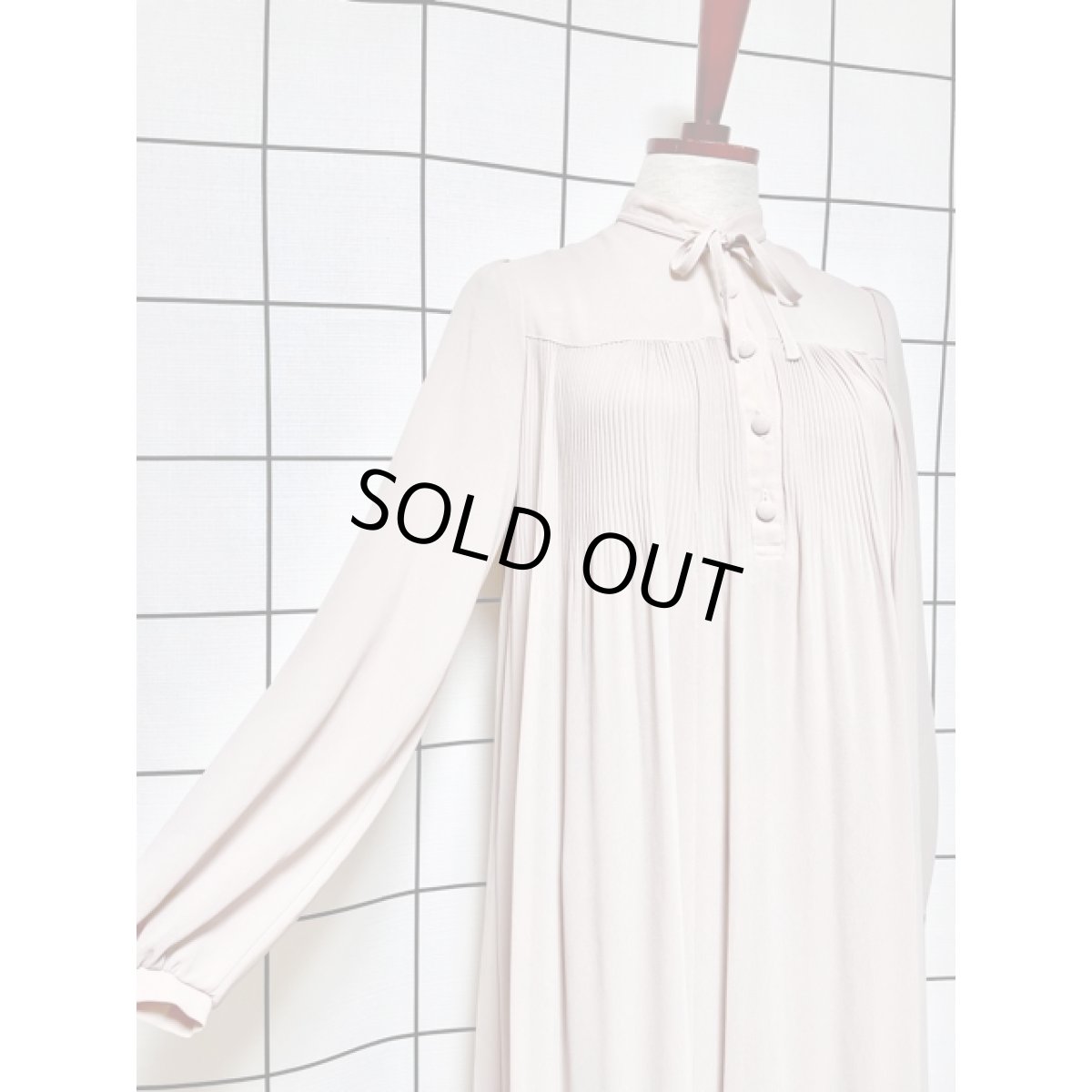 画像4: 首元リボン プリーツ 上品 クラシカル 70年代 昭和レトロ 国産古着 レトロヴィンテージドレス【8086】 (4)