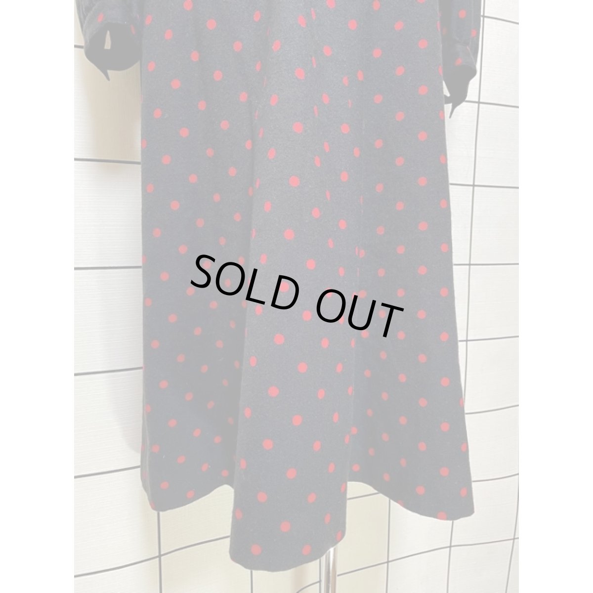 画像8: ドット柄 70年代 ウール ウエストゴム ブラック レッド レトロ レディース 長袖 昭和レトロ 国産古着 レトロワンピース 【V8118】 (8)