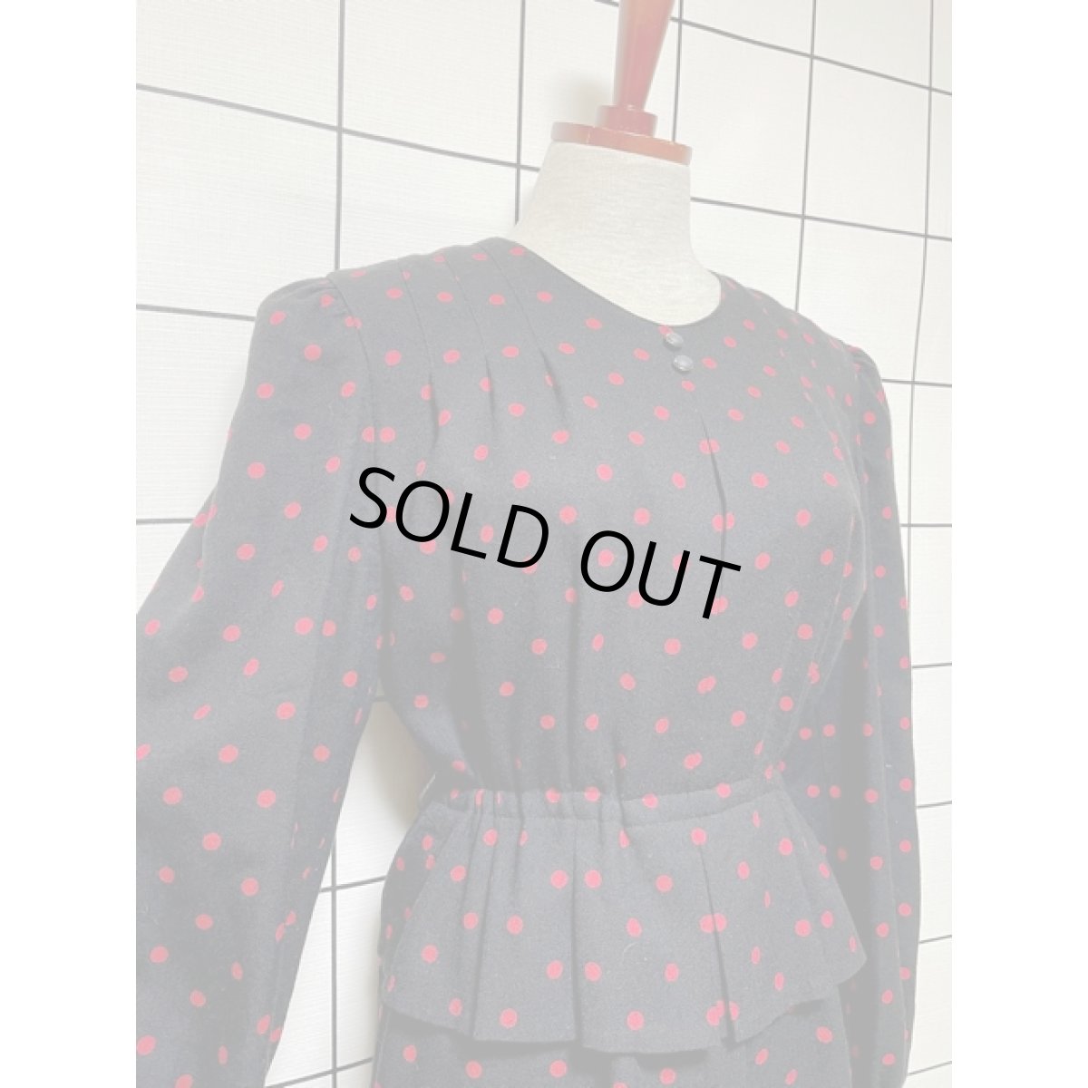 画像4: ドット柄 70年代 ウール ウエストゴム ブラック レッド レトロ レディース 長袖 昭和レトロ 国産古着 レトロワンピース 【V8118】 (4)