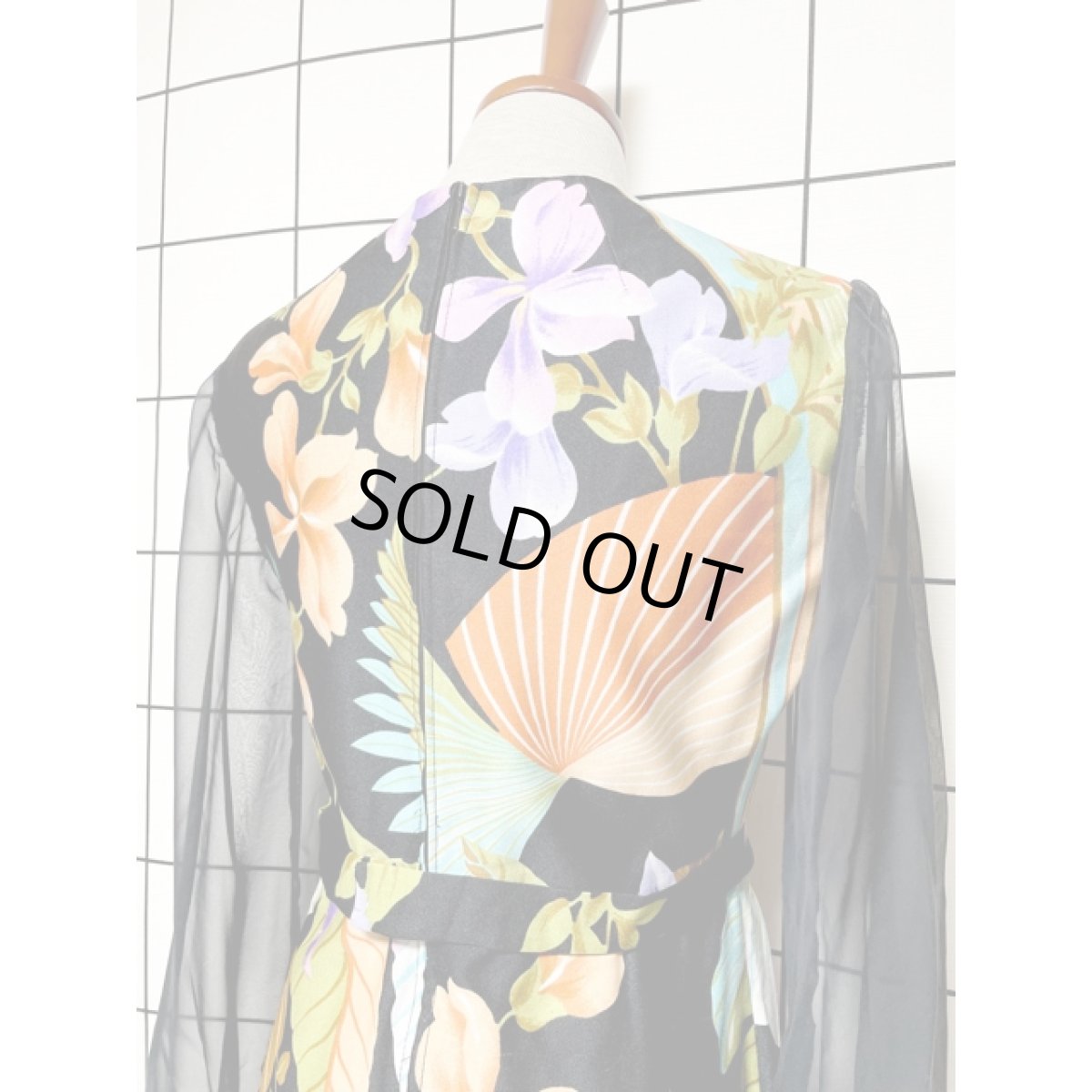 画像6: 結婚式や二次会などのパーティースタイルにもおすすめ 70s 花柄 ブラック 長袖 レトロ ヨーロッパ古着 ヴィンテージドレス【8134】 (6)