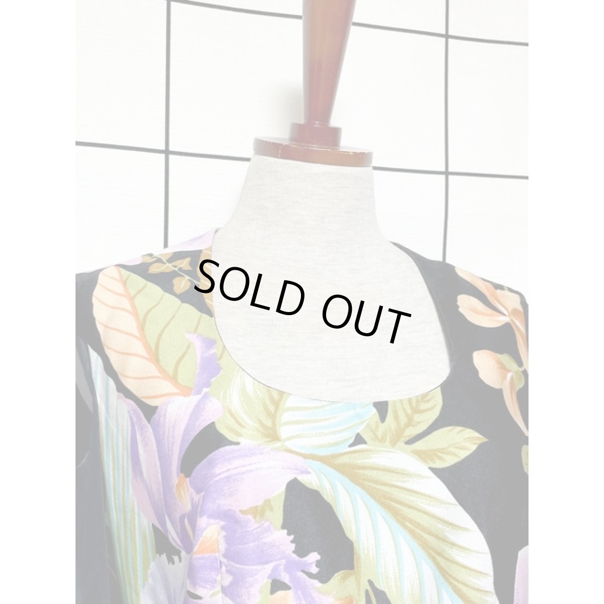 画像3: 結婚式や二次会などのパーティースタイルにもおすすめ 70s 花柄 ブラック 長袖 レトロ ヨーロッパ古着 ヴィンテージドレス【8134】 (3)