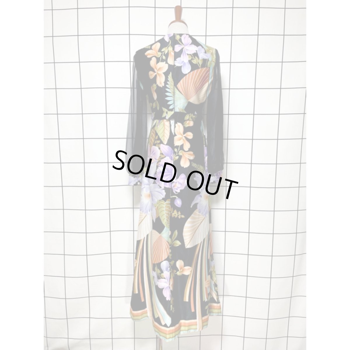 画像5: 結婚式や二次会などのパーティースタイルにもおすすめ 70s 花柄 ブラック 長袖 レトロ ヨーロッパ古着 ヴィンテージドレス【8134】 (5)