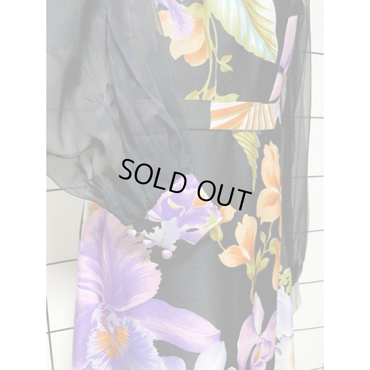 画像9: 結婚式や二次会などのパーティースタイルにもおすすめ 70s 花柄 ブラック 長袖 レトロ ヨーロッパ古着 ヴィンテージドレス【8134】 (9)