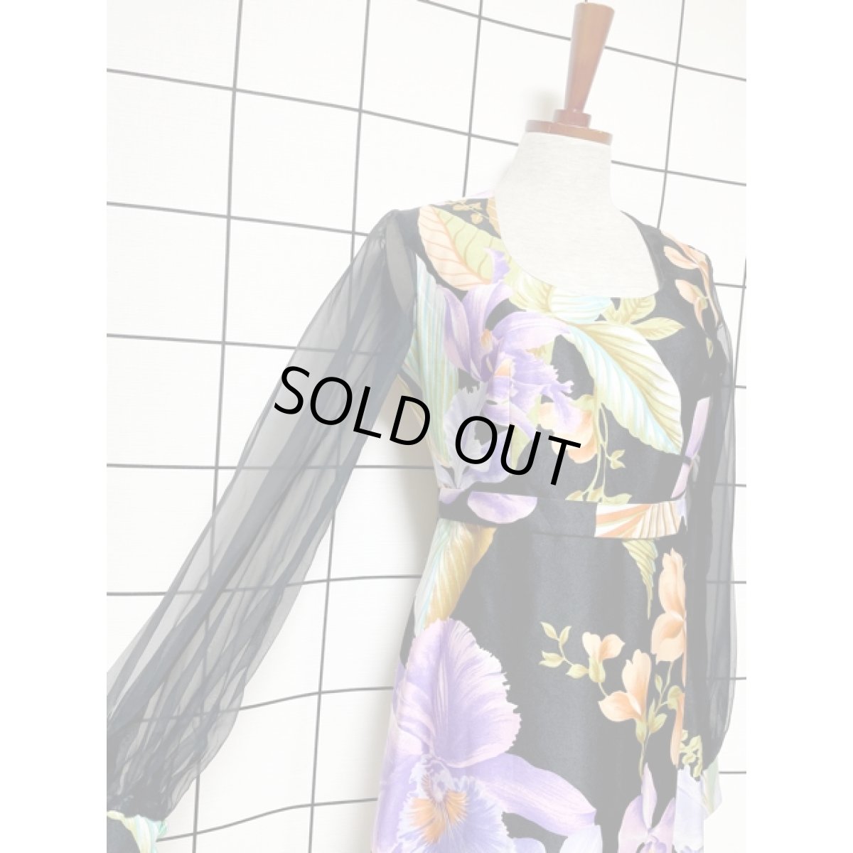 画像4: 結婚式や二次会などのパーティースタイルにもおすすめ 70s 花柄 ブラック 長袖 レトロ ヨーロッパ古着 ヴィンテージドレス【8134】 (4)