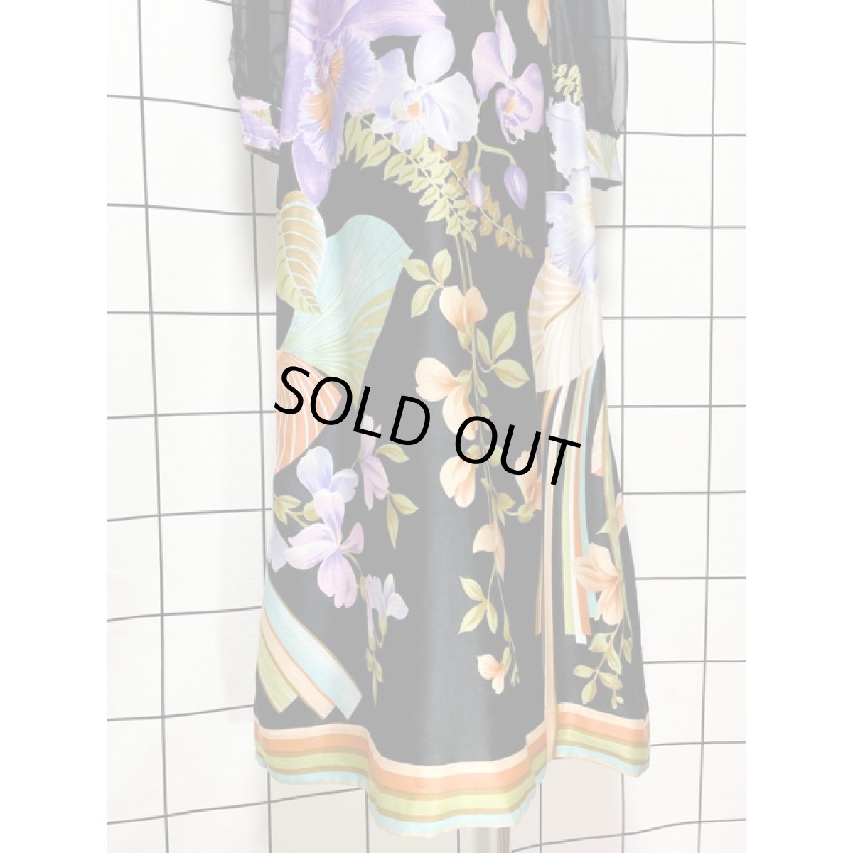 画像10: 結婚式や二次会などのパーティースタイルにもおすすめ 70s 花柄 ブラック 長袖 レトロ ヨーロッパ古着 ヴィンテージドレス【8134】 (10)