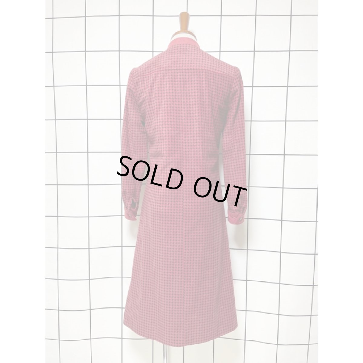 画像5: 前開き ハイネック シルエットが綺麗 レッド ブラック レトロ レディース 長袖 昭和レトロ 国産古着 レトロワンピース 【V8138】 (5)