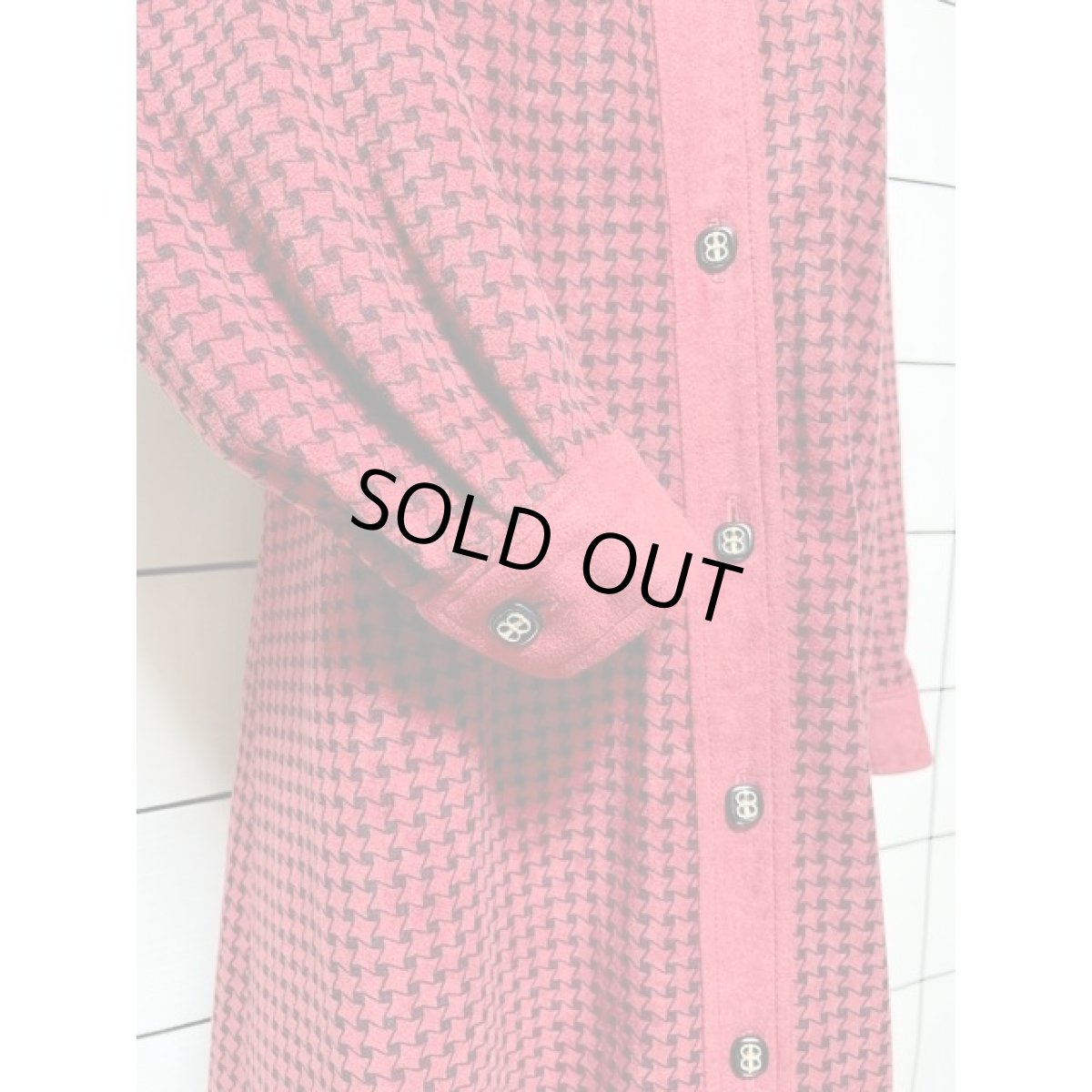 画像8: 前開き ハイネック シルエットが綺麗 レッド ブラック レトロ レディース 長袖 昭和レトロ 国産古着 レトロワンピース 【V8138】 (8)