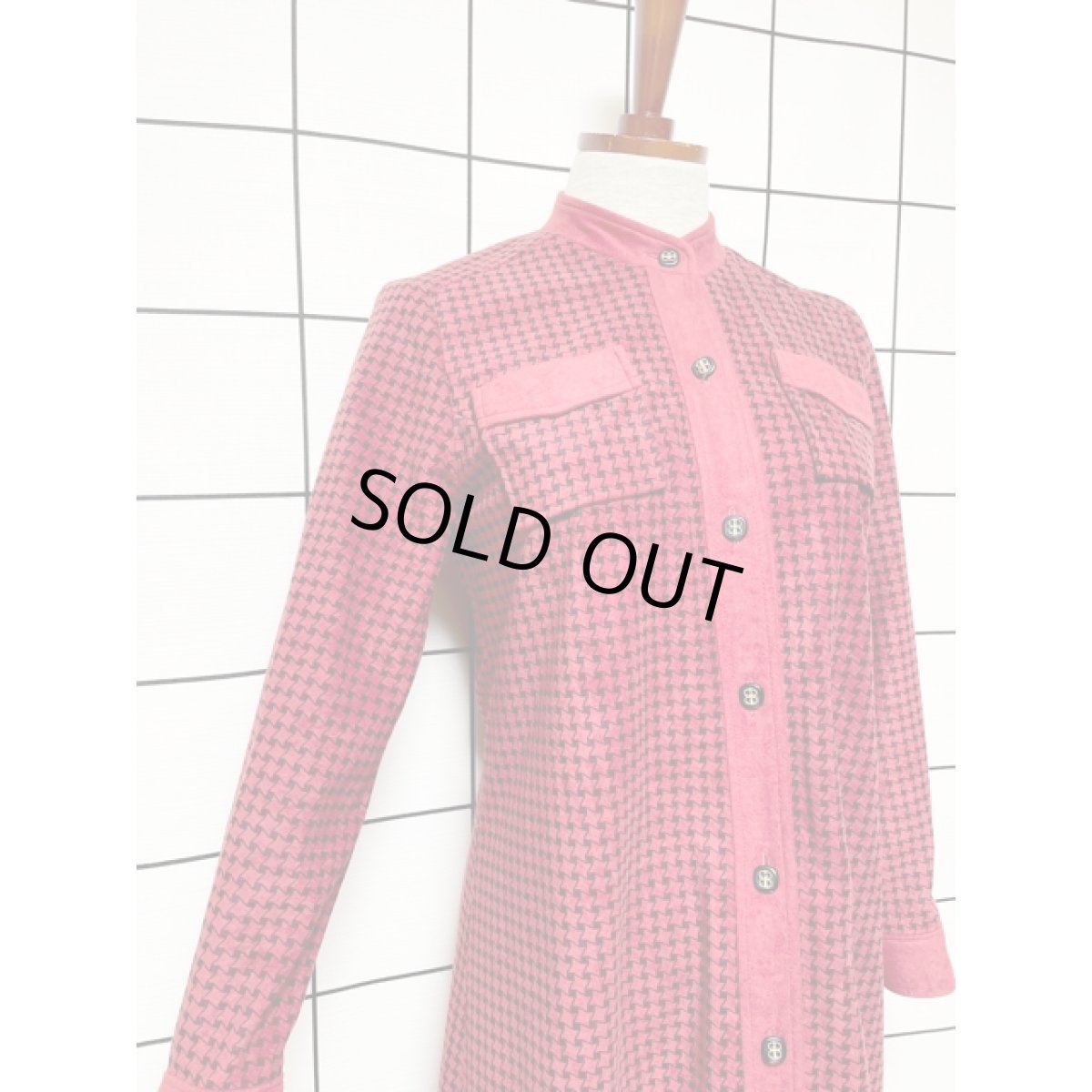 画像4: 前開き ハイネック シルエットが綺麗 レッド ブラック レトロ レディース 長袖 昭和レトロ 国産古着 レトロワンピース 【V8138】 (4)