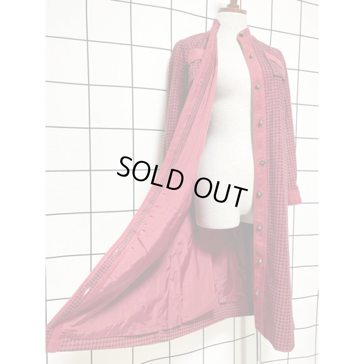 画像10: 前開き ハイネック シルエットが綺麗 レッド ブラック レトロ レディース 長袖 昭和レトロ 国産古着 レトロワンピース 【V8138】 (10)