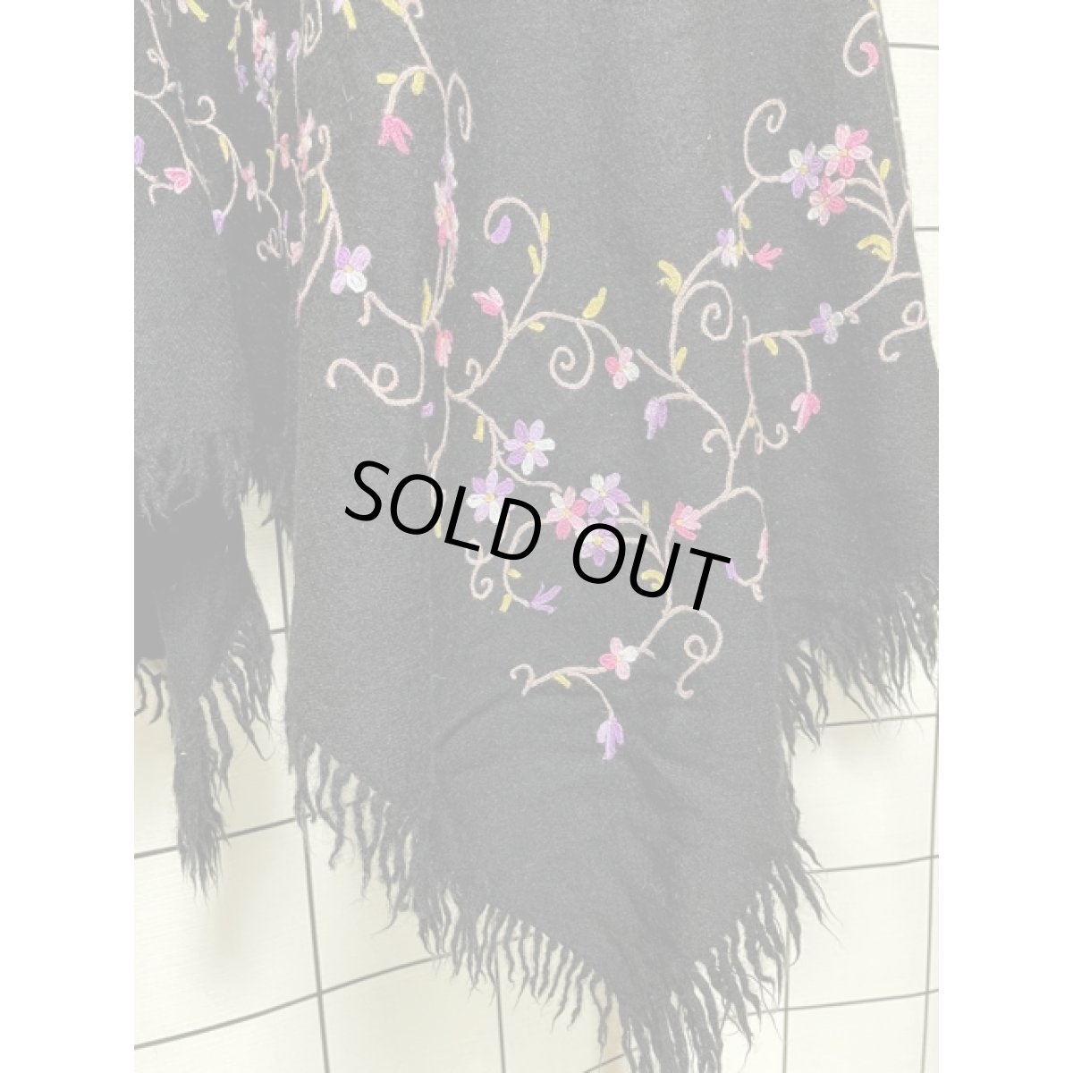 画像8: 刺繍 フリンジ ブラック レトロ ヨーロッパ古着 ヴィンテージポンチョ (8)