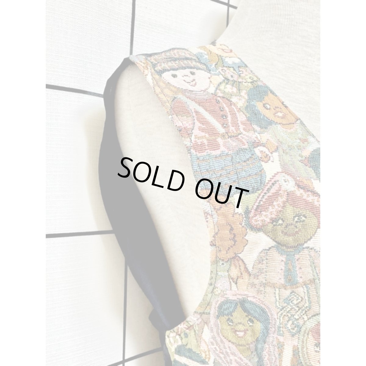 画像4: 人物柄 ゴブラン レトロ USA古着 ベスト【V8239】 (4)