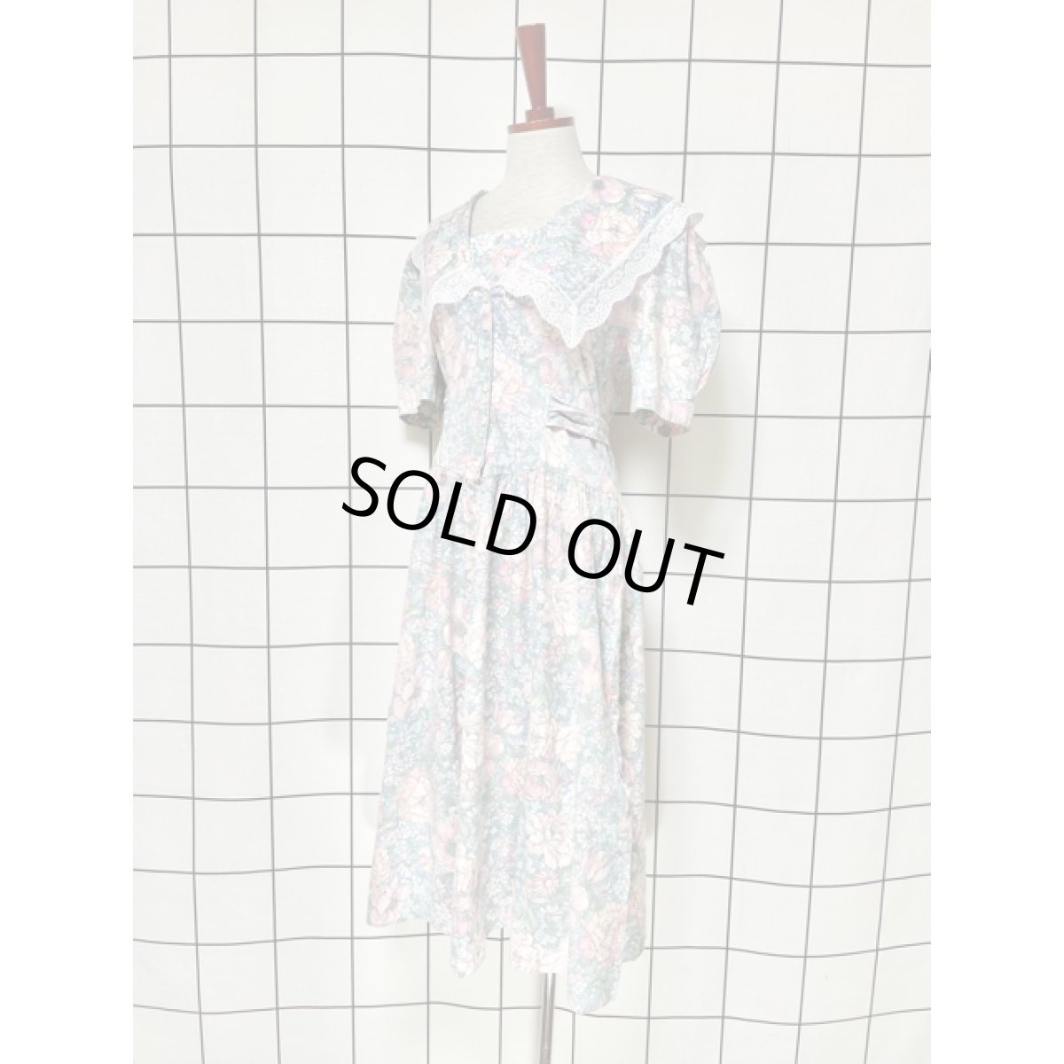 画像2: セーラー襟 アンティークフラワー柄 パステル調 バックウエストリボン クラシカル 半袖 レトロ USA古着 ヴィンテージワンピース【8283】 (2)