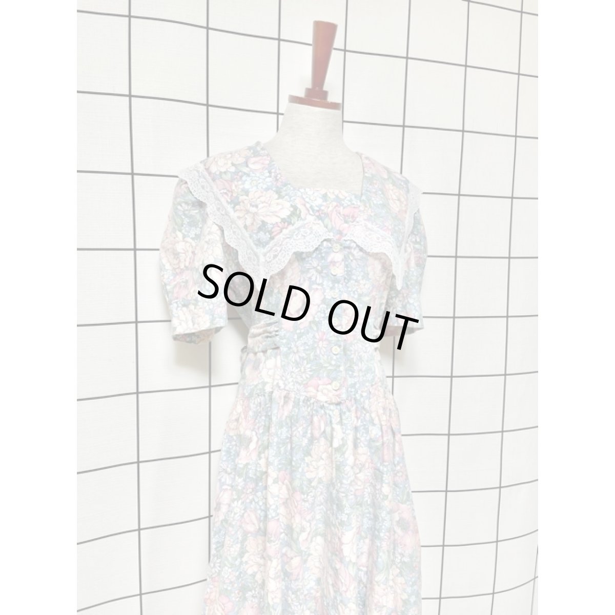 画像7: セーラー襟 アンティークフラワー柄 パステル調 バックウエストリボン クラシカル 半袖 レトロ USA古着 ヴィンテージワンピース【8283】 (7)