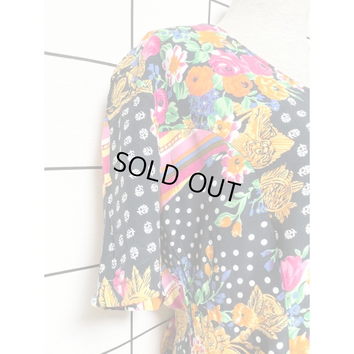 画像4: ドット柄 花柄 前開き カラフル 半袖 レトロ USA古着 ヴィンテージワンピース (4)