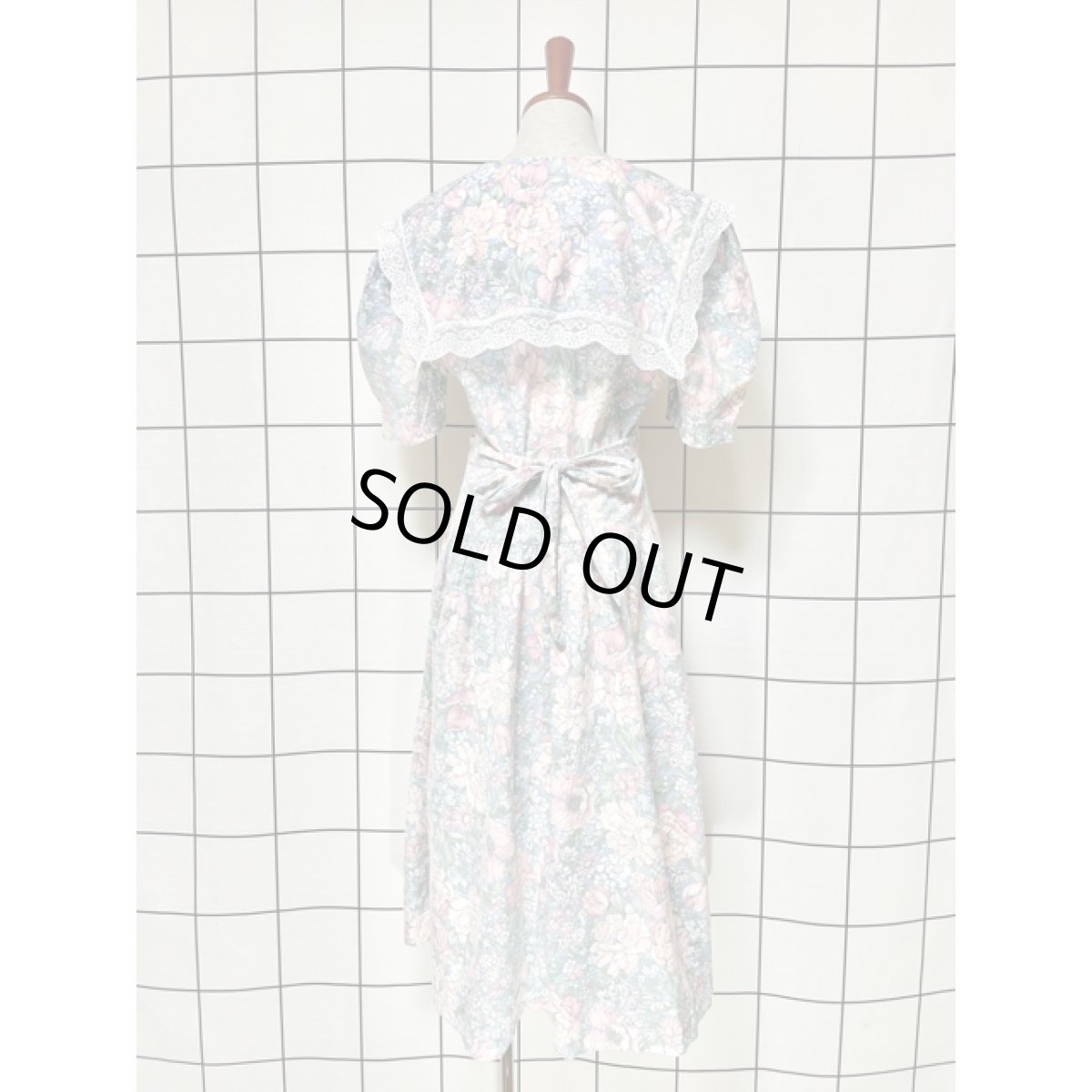 画像5: セーラー襟 アンティークフラワー柄 パステル調 バックウエストリボン クラシカル 半袖 レトロ USA古着 ヴィンテージワンピース【8283】 (5)