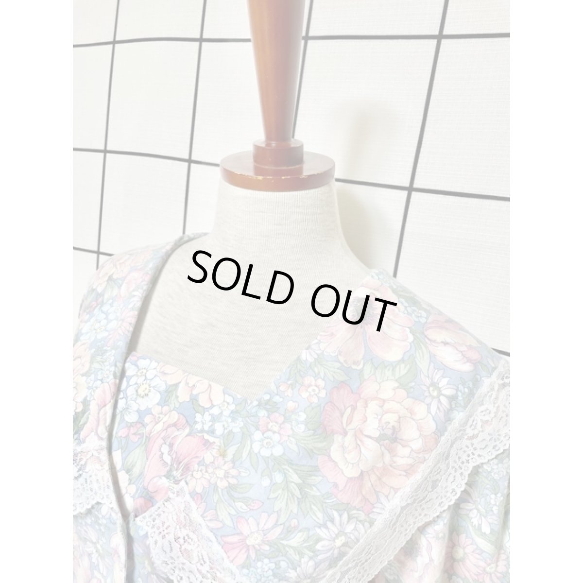 画像8: セーラー襟 アンティークフラワー柄 パステル調 バックウエストリボン クラシカル 半袖 レトロ USA古着 ヴィンテージワンピース【8283】 (8)