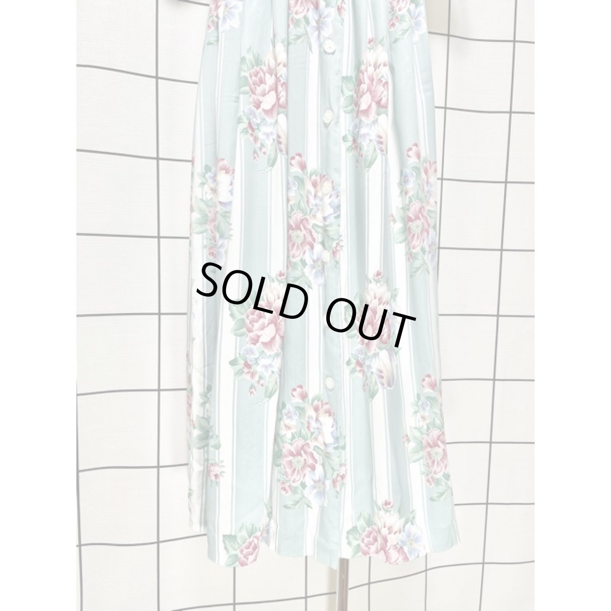 画像11: ホワイト ストライプ 花柄 切り替えし 前開き 半袖 レトロ USA古着 ヴィンテージワンピース【8320】 (11)