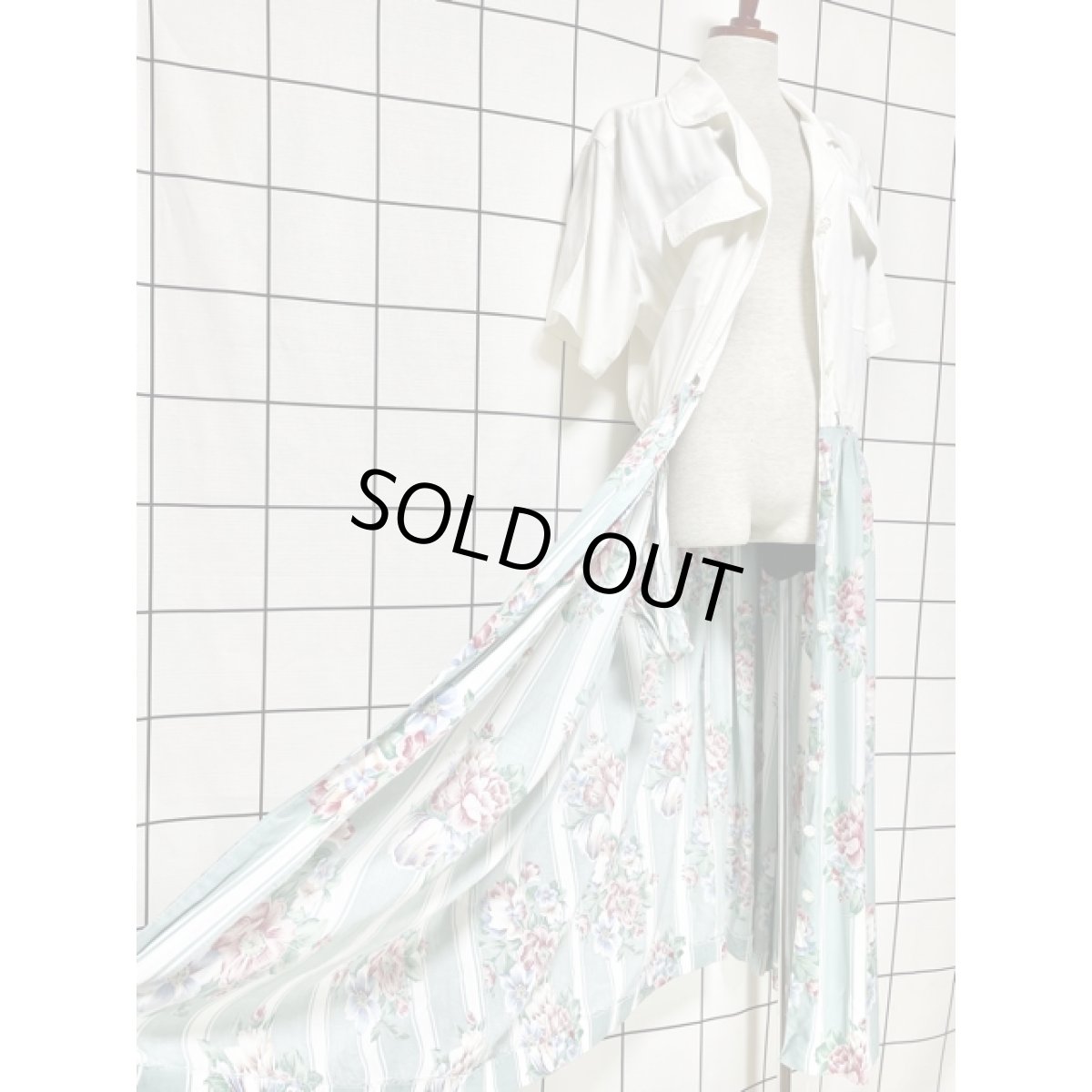 画像14: ホワイト ストライプ 花柄 切り替えし 前開き 半袖 レトロ USA古着 ヴィンテージワンピース【8320】 (14)