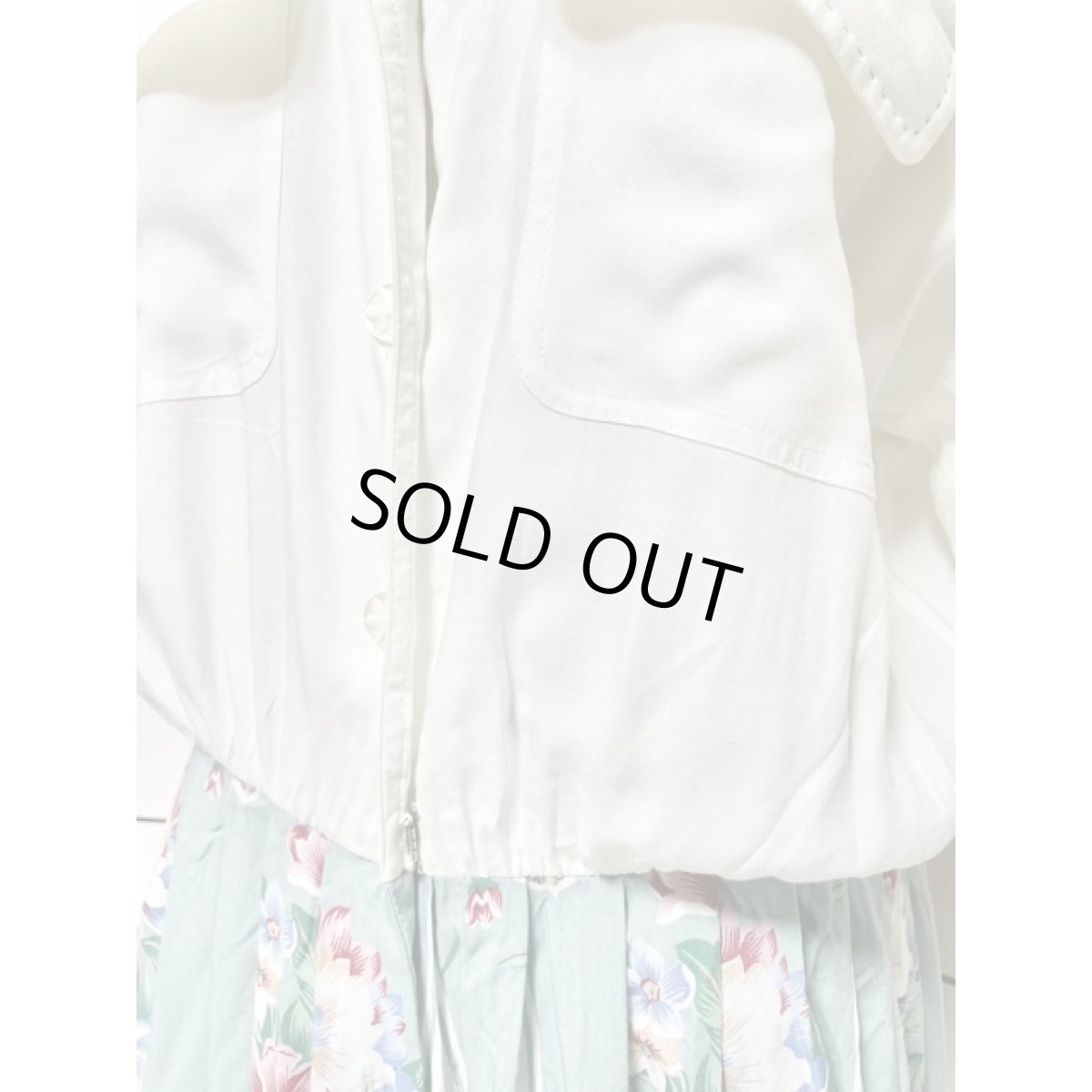 画像9: ホワイト ストライプ 花柄 切り替えし 前開き 半袖 レトロ USA古着 ヴィンテージワンピース【8320】 (9)