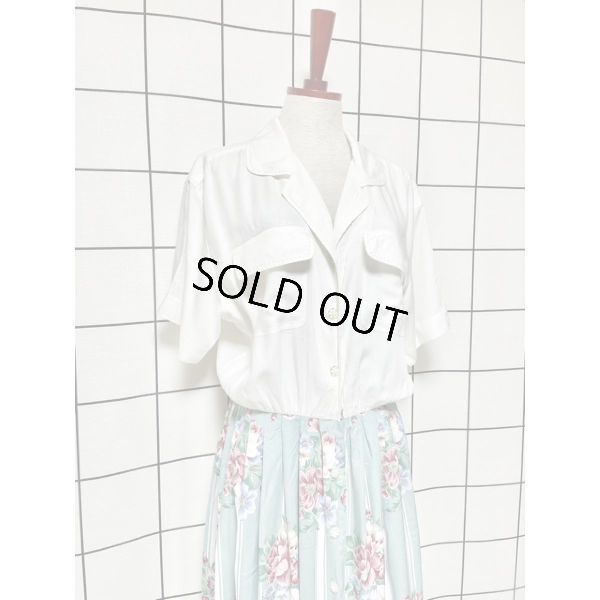 画像6: ホワイト ストライプ 花柄 切り替えし 前開き 半袖 レトロ USA古着 ヴィンテージワンピース【8320】 (6)