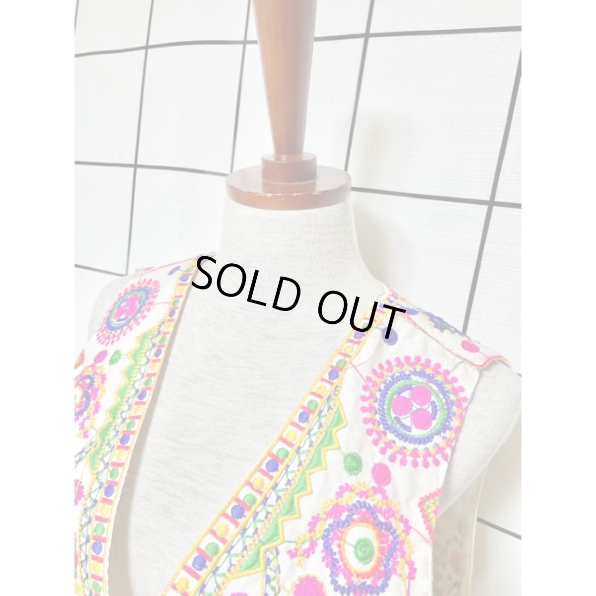 画像8: 刺繍 ホワイト リボン フォークロア レトロ 古着 ヴィンテージベスト【8314】 (8)