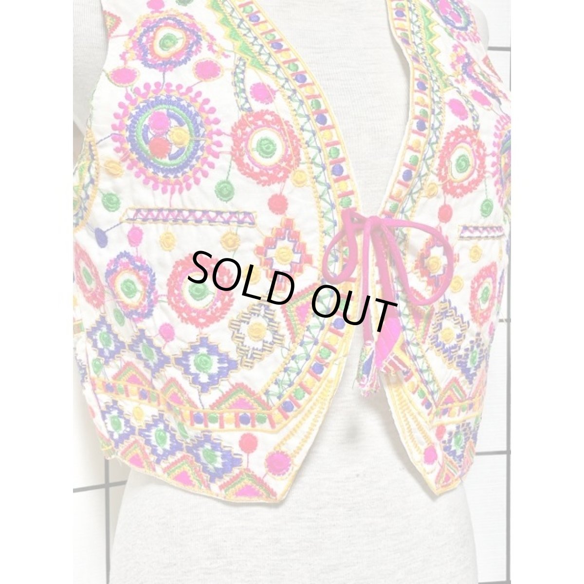 画像10: 刺繍 ホワイト リボン フォークロア レトロ 古着 ヴィンテージベスト【8314】 (10)