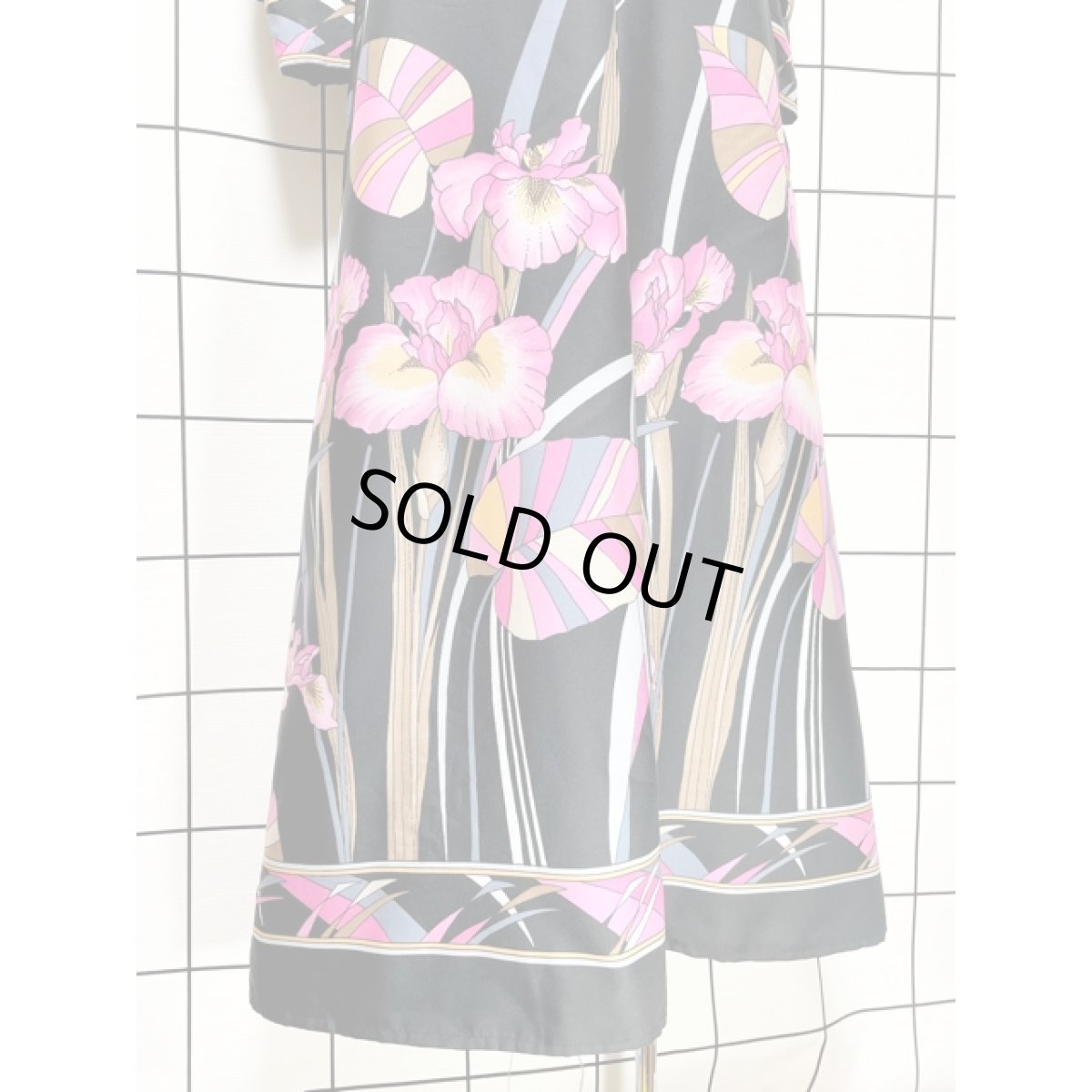 画像10: 結婚式や二次会などのパーティースタイルにもおすすめ 70's 花柄 ボタニカル ブラック 黒 レトロ 長袖 ヨーロッパ古着 ヴィンテージロングドレス【V8326】 (10)