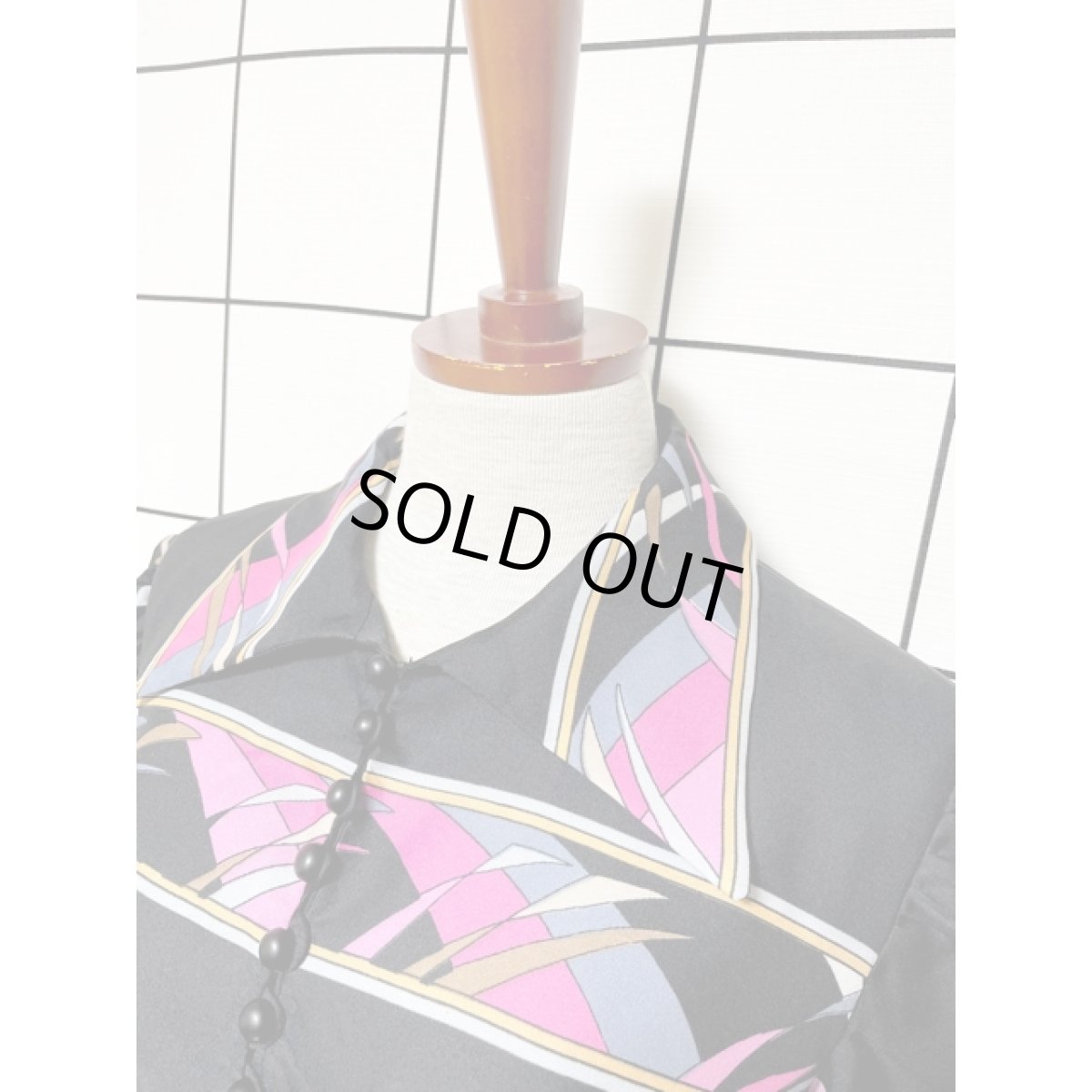 画像8: 結婚式や二次会などのパーティースタイルにもおすすめ 70's 花柄 ボタニカル ブラック 黒 レトロ 長袖 ヨーロッパ古着 ヴィンテージロングドレス【V8326】 (8)