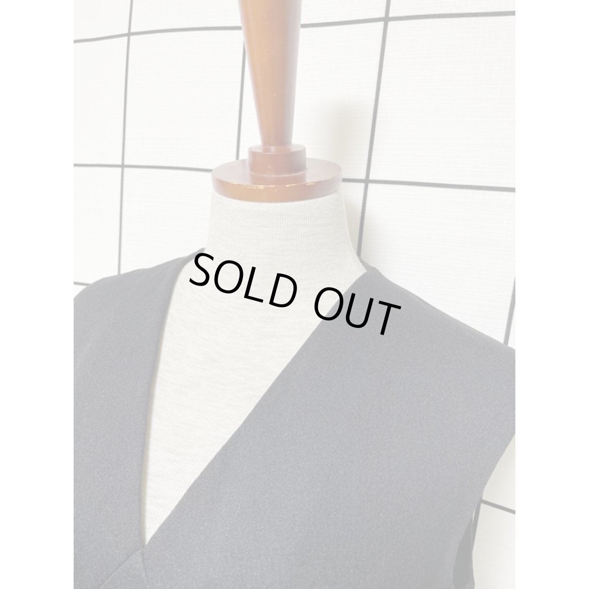 画像8: 結婚式や二次会などのパーティースタイルにもおすすめ 70's 刺繍 ウエストマーク バックウエストリボン結び ブラック 黒 レトロ ノースリーブ ヨーロッパ古着 ヴィンテージロングドレス【V8327】 (8)