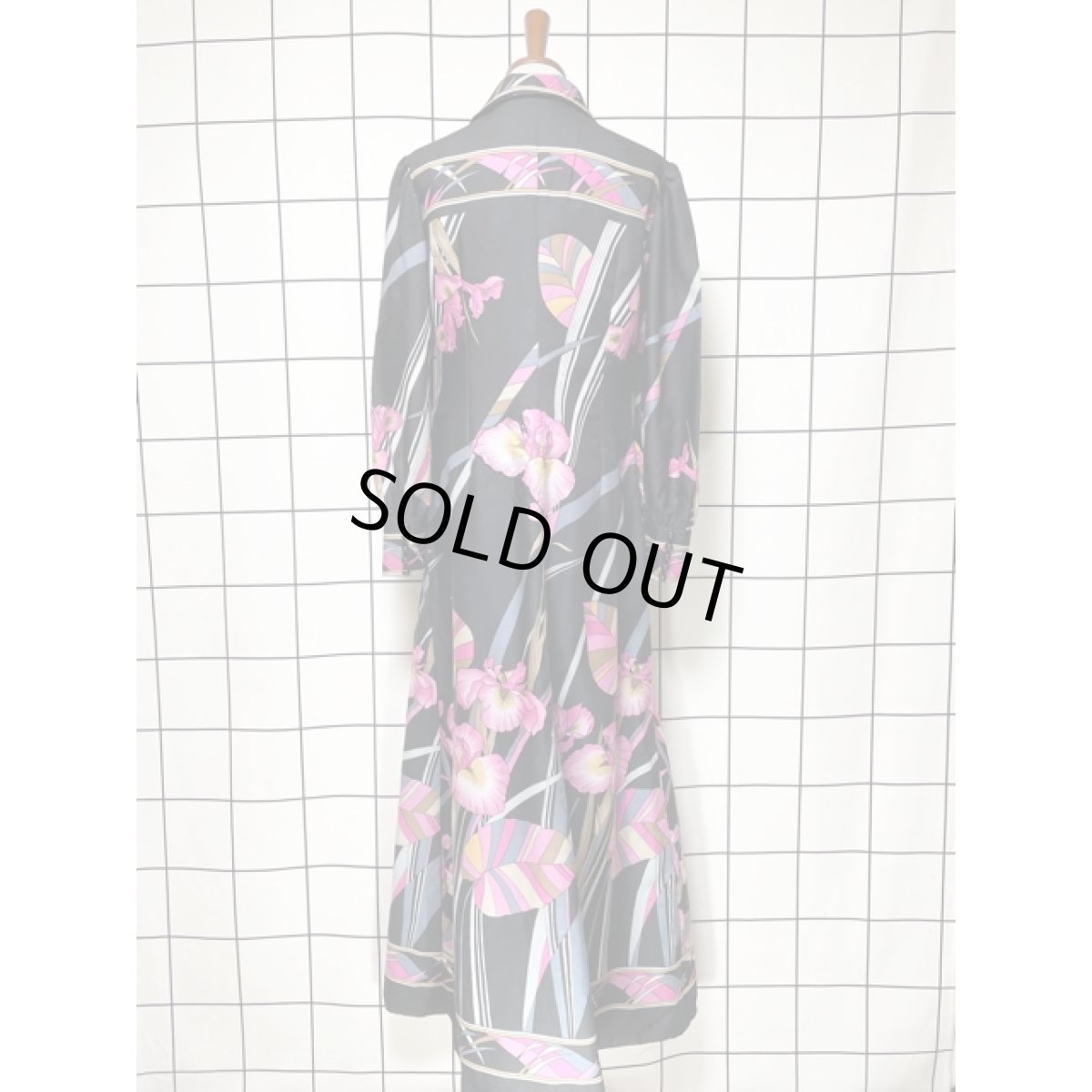 画像5: 結婚式や二次会などのパーティースタイルにもおすすめ 70's 花柄 ボタニカル ブラック 黒 レトロ 長袖 ヨーロッパ古着 ヴィンテージロングドレス【V8326】 (5)