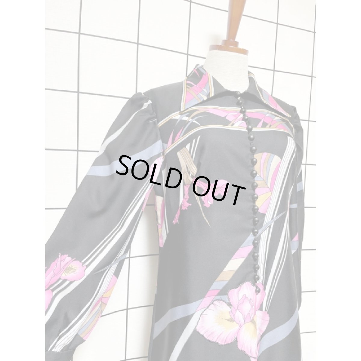 画像4: 結婚式や二次会などのパーティースタイルにもおすすめ 70's 花柄 ボタニカル ブラック 黒 レトロ 長袖 ヨーロッパ古着 ヴィンテージロングドレス【V8326】 (4)