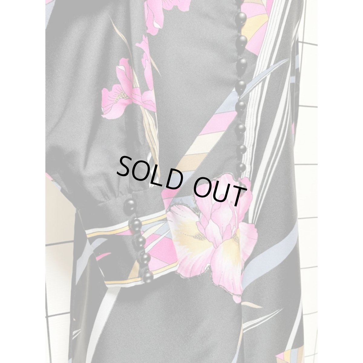 画像9: 結婚式や二次会などのパーティースタイルにもおすすめ 70's 花柄 ボタニカル ブラック 黒 レトロ 長袖 ヨーロッパ古着 ヴィンテージロングドレス【V8326】 (9)