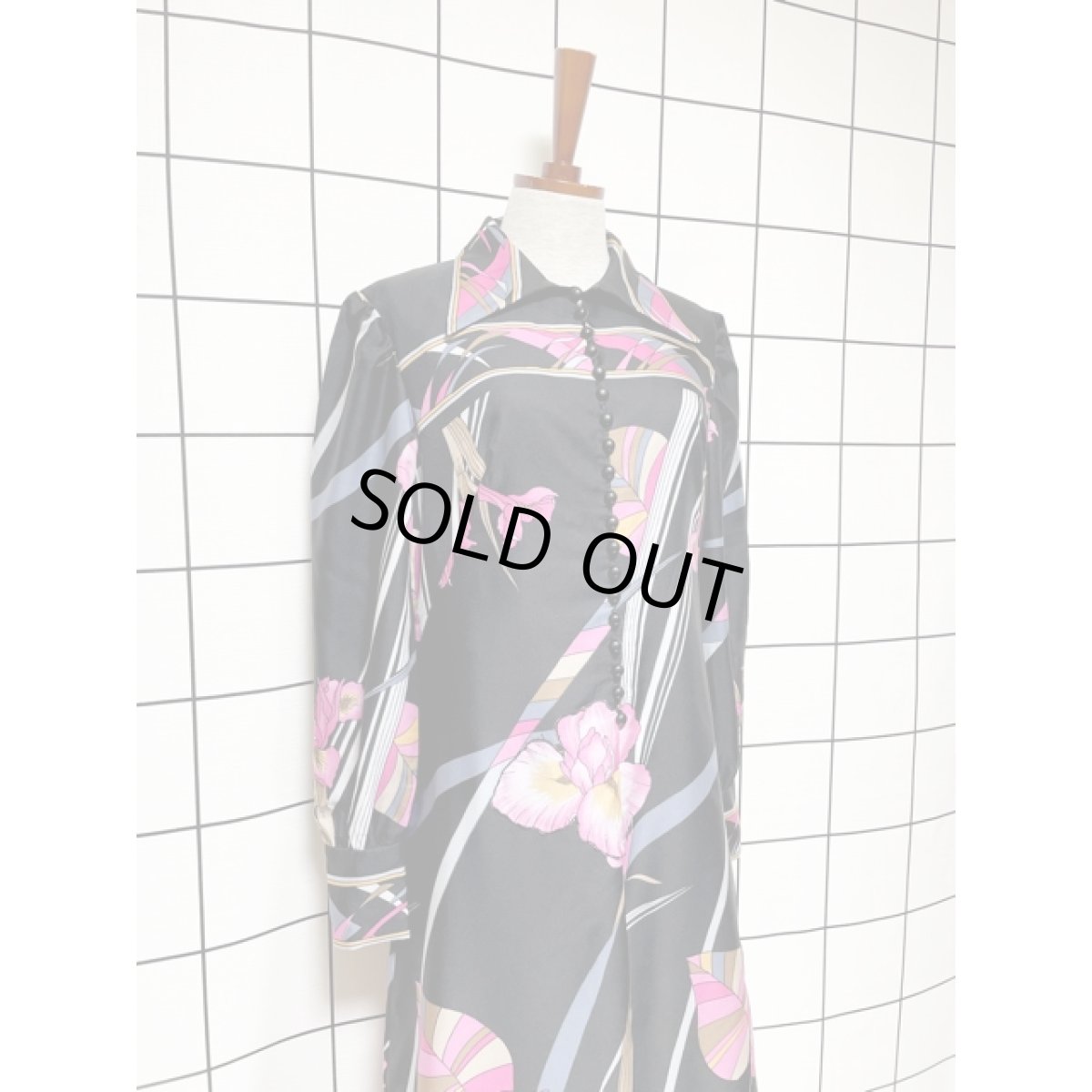 画像7: 結婚式や二次会などのパーティースタイルにもおすすめ 70's 花柄 ボタニカル ブラック 黒 レトロ 長袖 ヨーロッパ古着 ヴィンテージロングドレス【V8326】 (7)