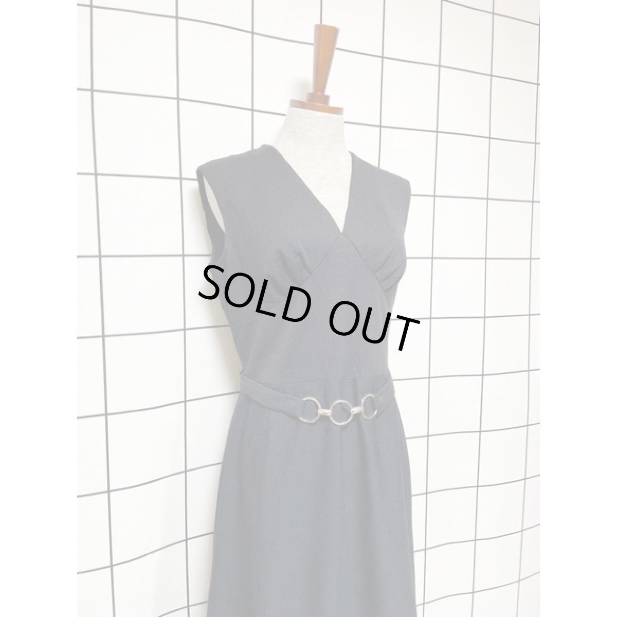 画像7: 結婚式や二次会などのパーティースタイルにもおすすめ 70's 刺繍 ウエストマーク バックウエストリボン結び ブラック 黒 レトロ ノースリーブ ヨーロッパ古着 ヴィンテージロングドレス【V8327】 (7)