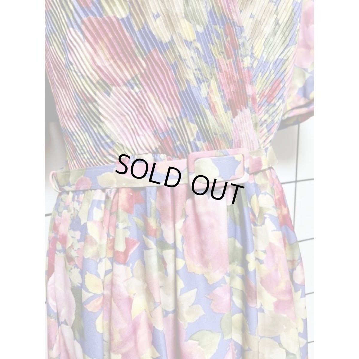 画像9: イギリス製 花柄 プリーツ ベルト付 クラシカル レトロ ヨーロッパ古着 ヴィンテージドレス (9)