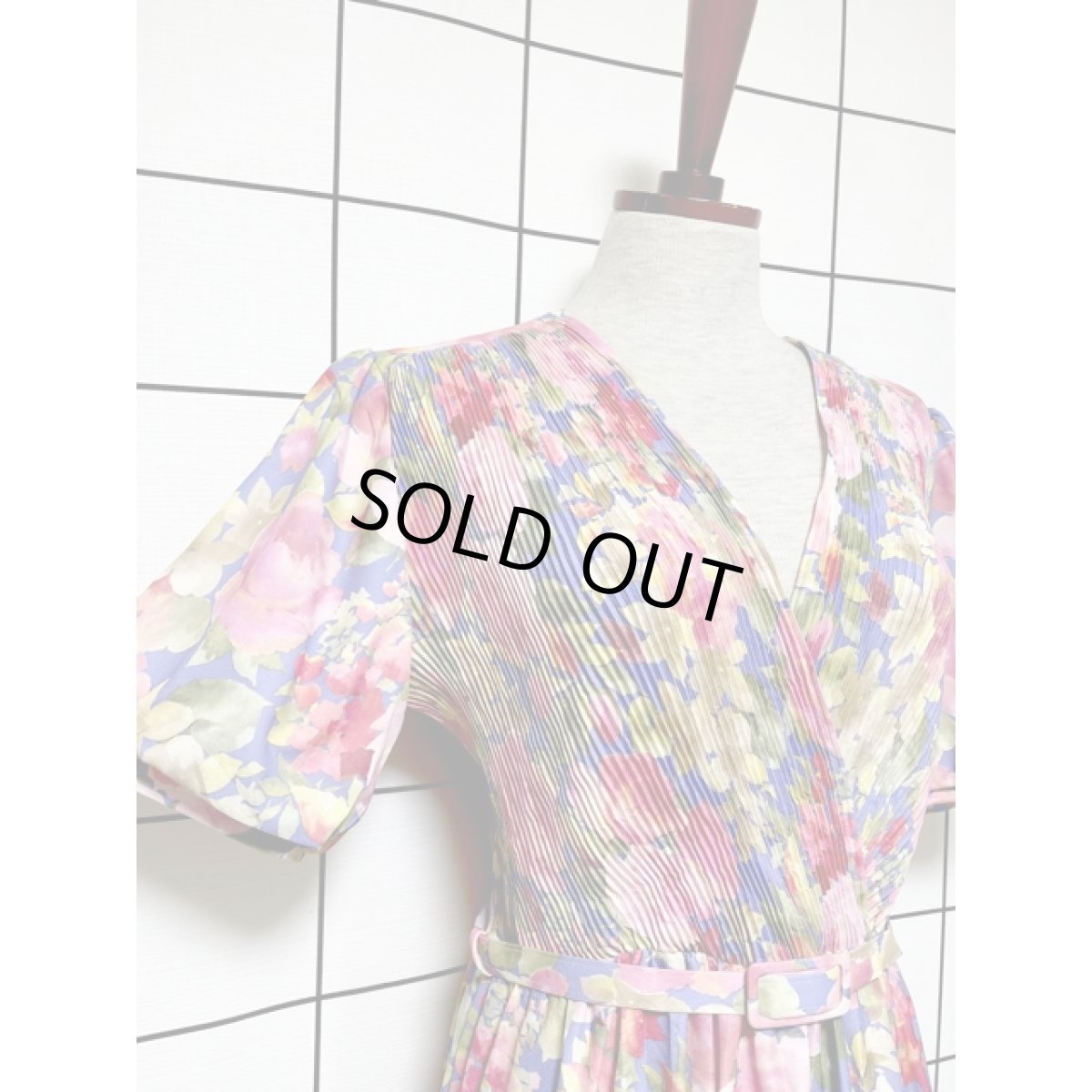 画像4: イギリス製 花柄 プリーツ ベルト付 クラシカル レトロ ヨーロッパ古着 ヴィンテージドレス (4)