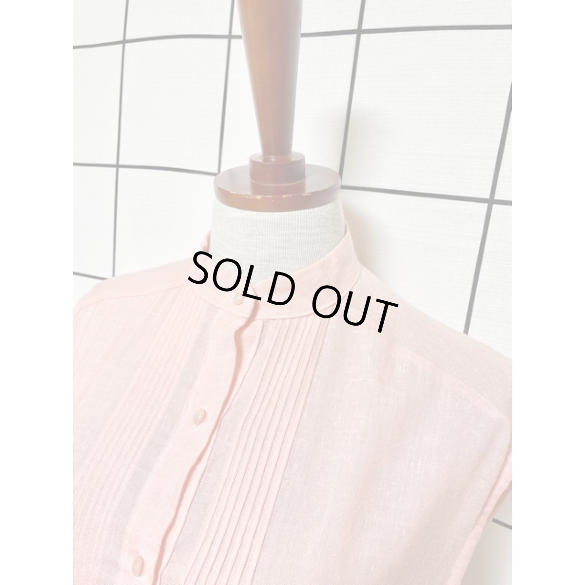 画像7: 無地 サーモンピンク スタンドカラー ウエストゴム フロントタック ノースリーブ レトロ USA古着 ヴィンテージワンピース【V8347】 (7)