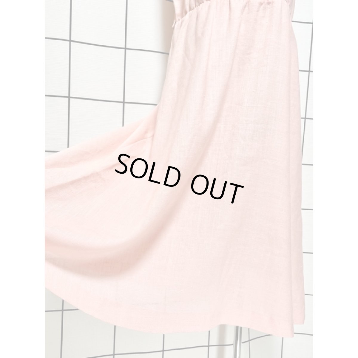 画像10: 無地 サーモンピンク スタンドカラー ウエストゴム フロントタック ノースリーブ レトロ USA古着 ヴィンテージワンピース【V8347】 (10)