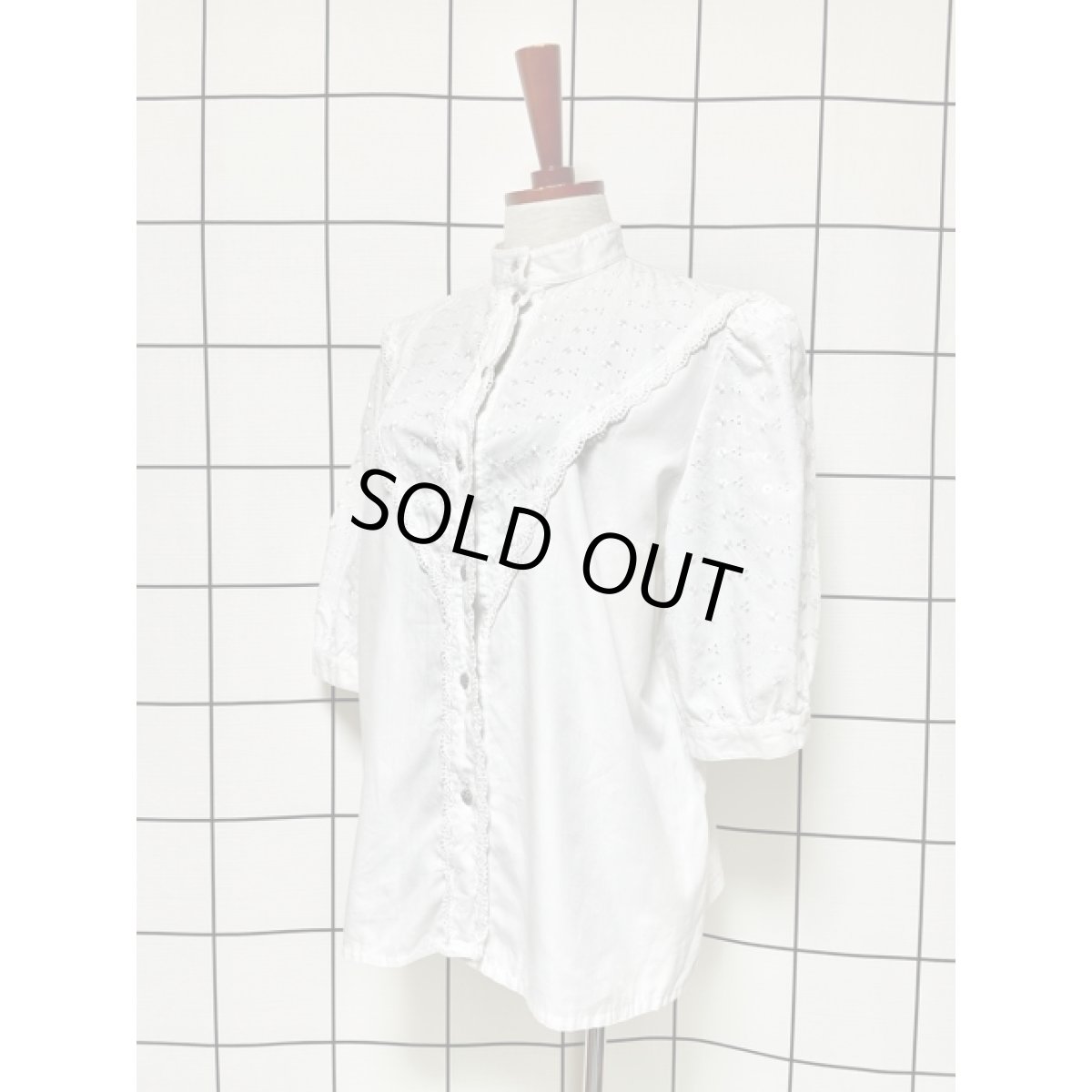 画像2: レース ホワイト 白 スタンドカラー コンチョボタン ディアンドル チロルブラウス ドイツ民族衣装 舞台 演奏会 フォークダンス オクトーバーフェスト (2)