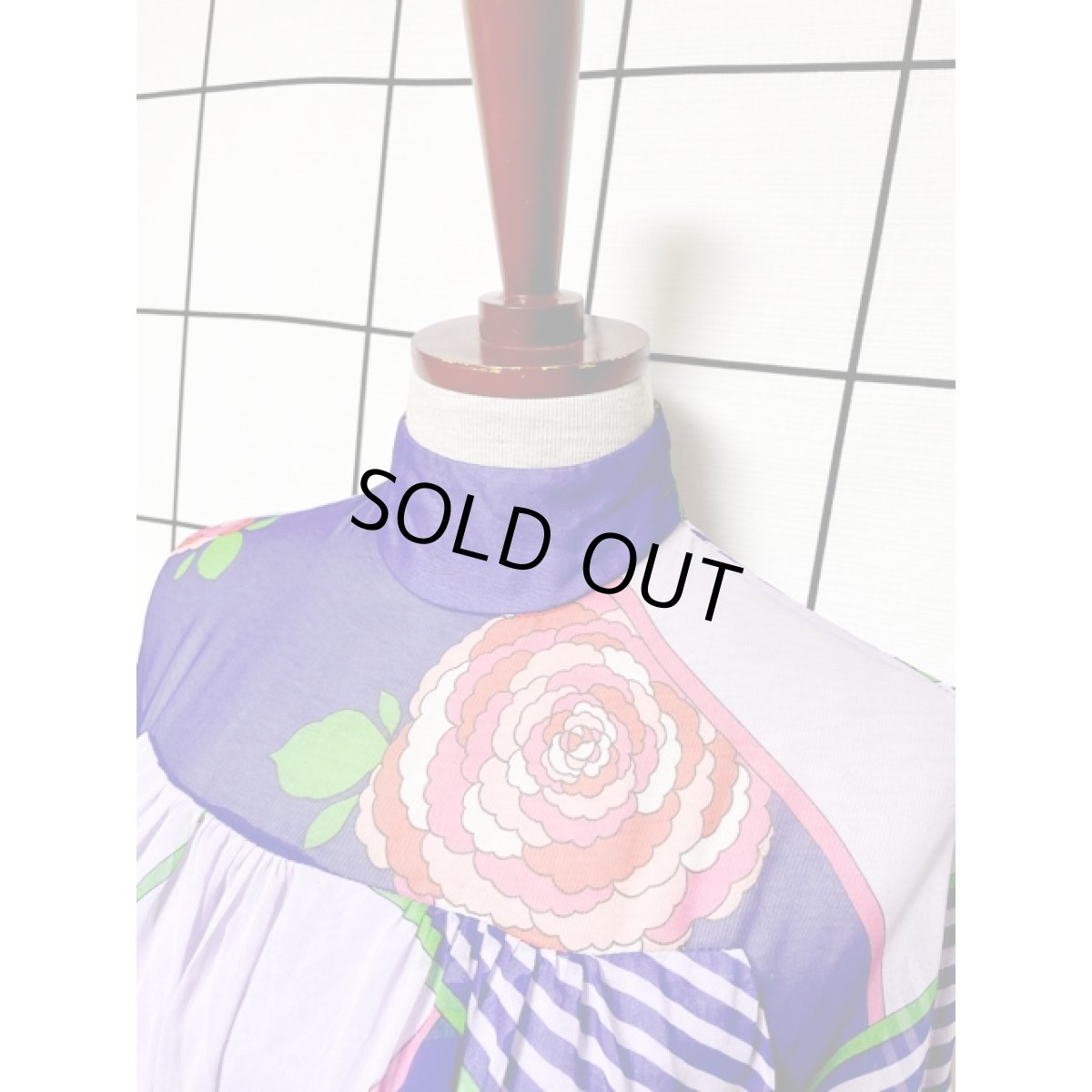 画像7: 花柄 斜めストライプ パープル シア ハイネック レトロ 長袖 昭和レトロ 国産古着 レトロワンピース 【V8360】 (7)