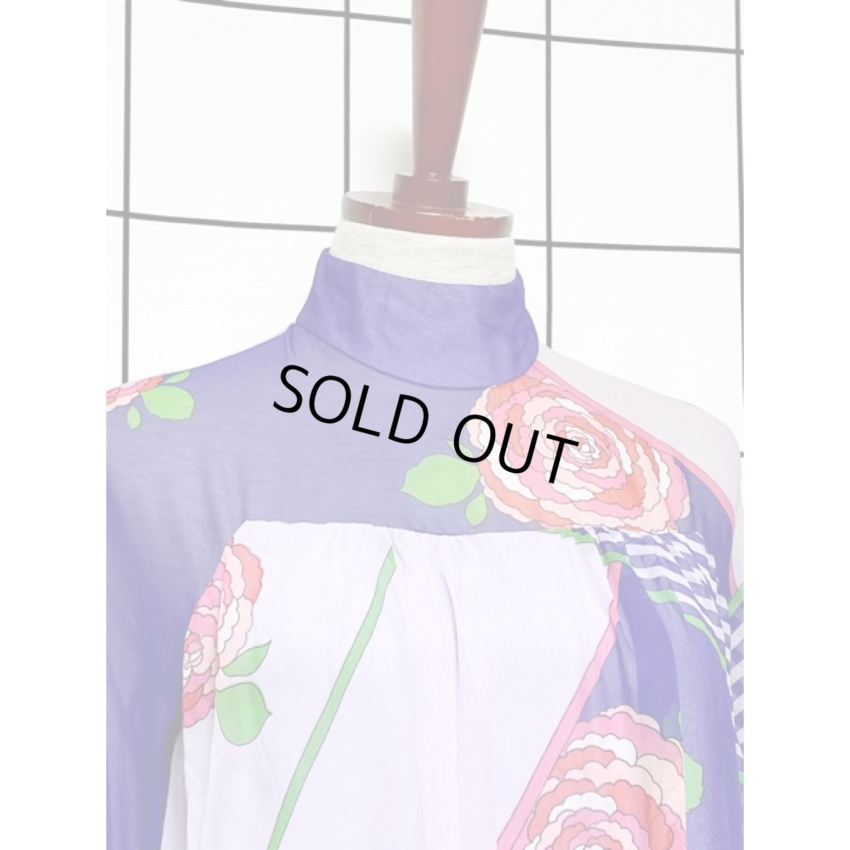 画像3: 花柄 斜めストライプ パープル シア ハイネック レトロ 長袖 昭和レトロ 国産古着 レトロワンピース 【V8360】 (3)