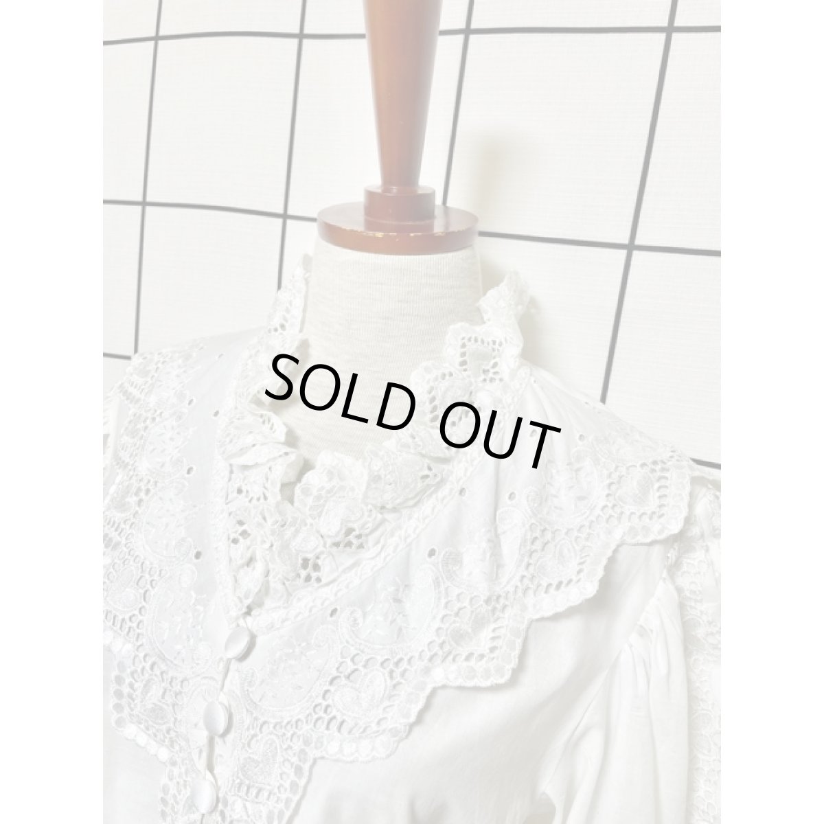 画像8: 贅沢なハートカットワークレース使い フリル襟 ホワイト ディアンドル チロルブラウス ドイツ民族衣装 舞台 演奏会 フォークダンス オクトーバーフェスト (8)