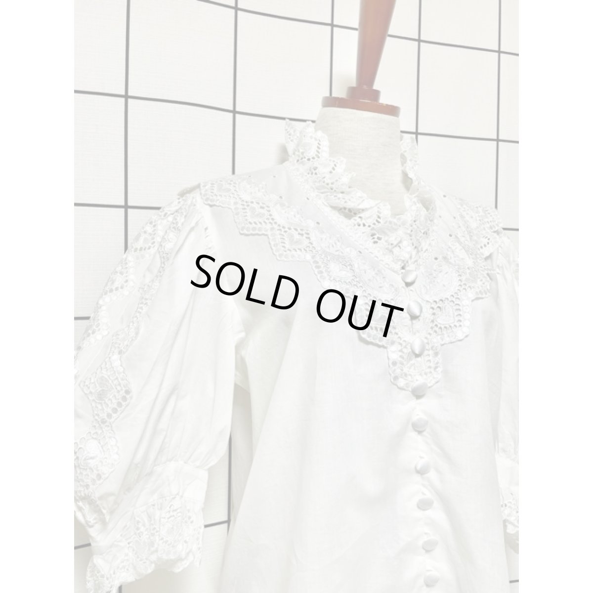 画像4: 贅沢なハートカットワークレース使い フリル襟 ホワイト ディアンドル チロルブラウス ドイツ民族衣装 舞台 演奏会 フォークダンス オクトーバーフェスト (4)