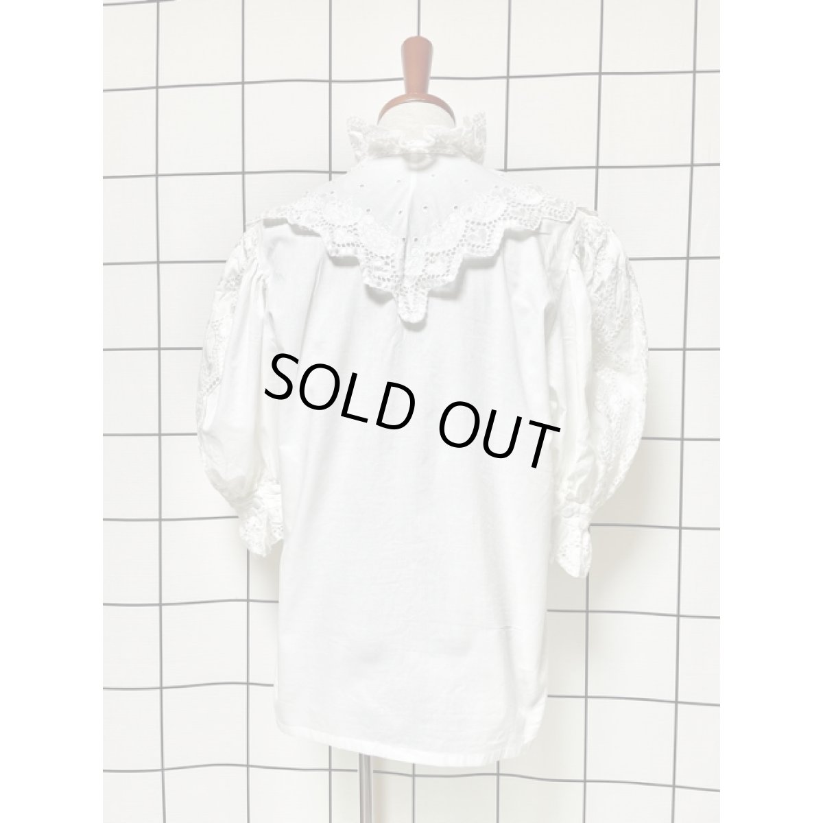 画像5: 贅沢なハートカットワークレース使い フリル襟 ホワイト ディアンドル チロルブラウス ドイツ民族衣装 舞台 演奏会 フォークダンス オクトーバーフェスト (5)