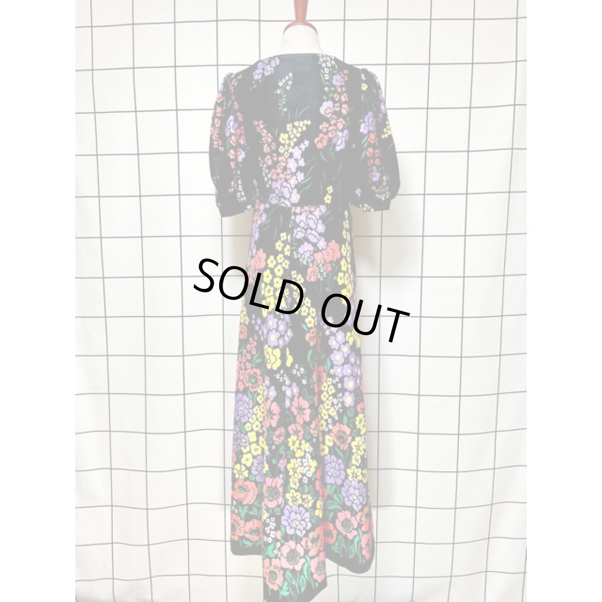 画像5: フランス古着 サイケ レトロポップ 70's 花柄 360度魅力的 コレクション級 衣装にもおすすめ ブラック 黒 半袖 レトロ ヨーロッパ古着 ヴィンテージロングドレス (5)